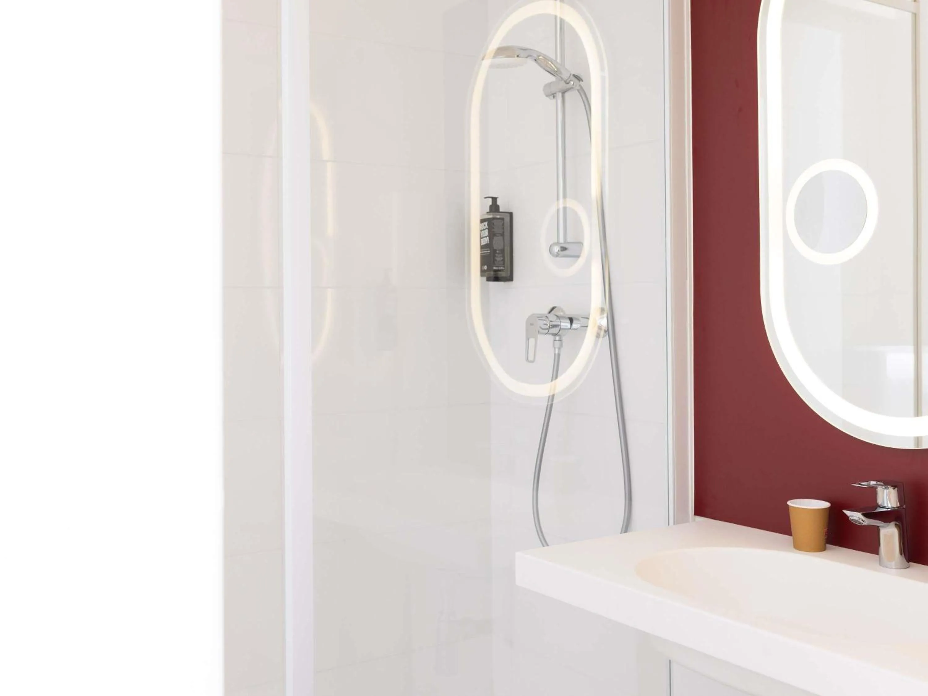 Bedroom in ibis Valenciennes