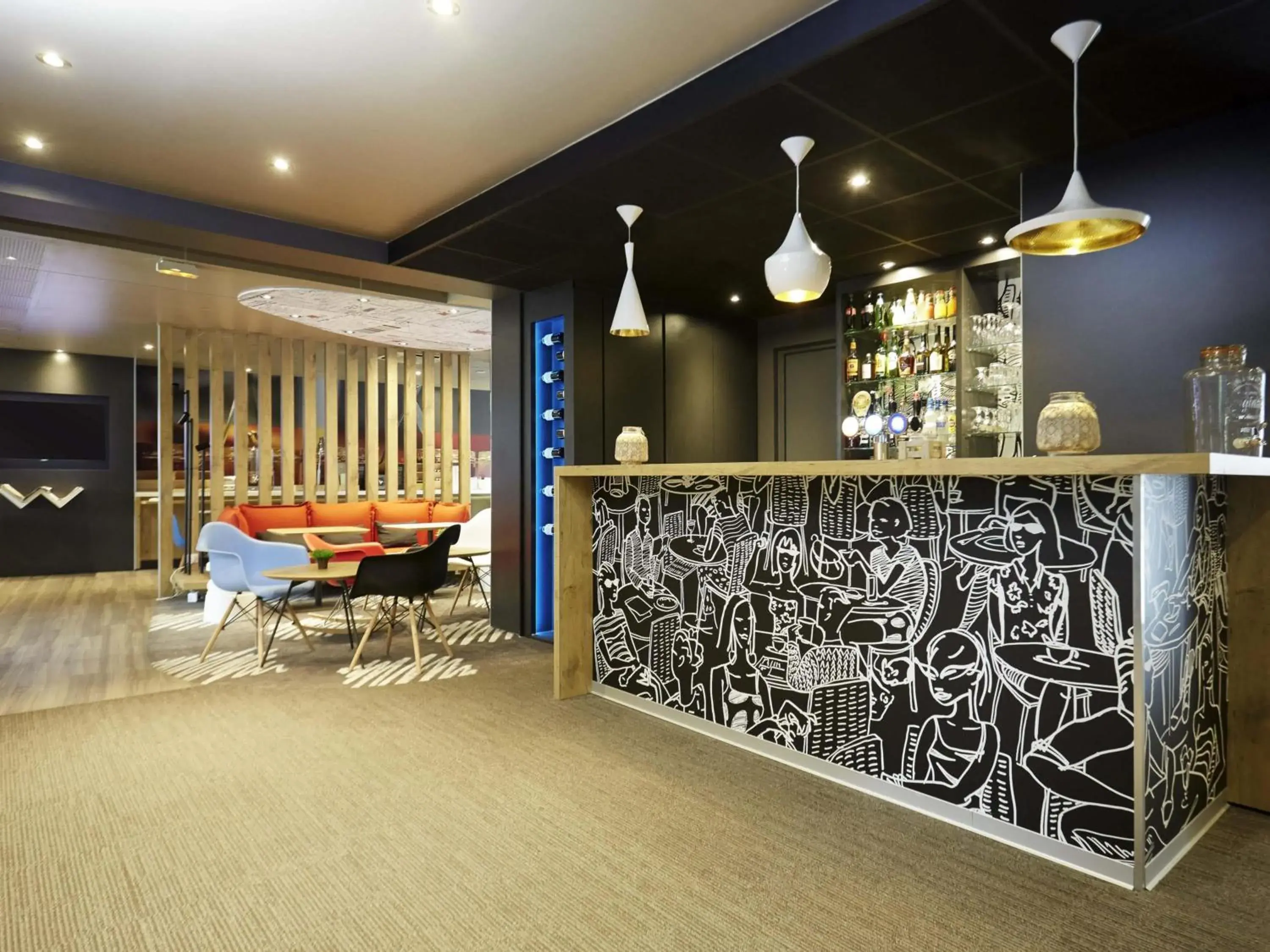 Lounge or bar in ibis Valenciennes Lounge or bar in ibis Valenciennes
