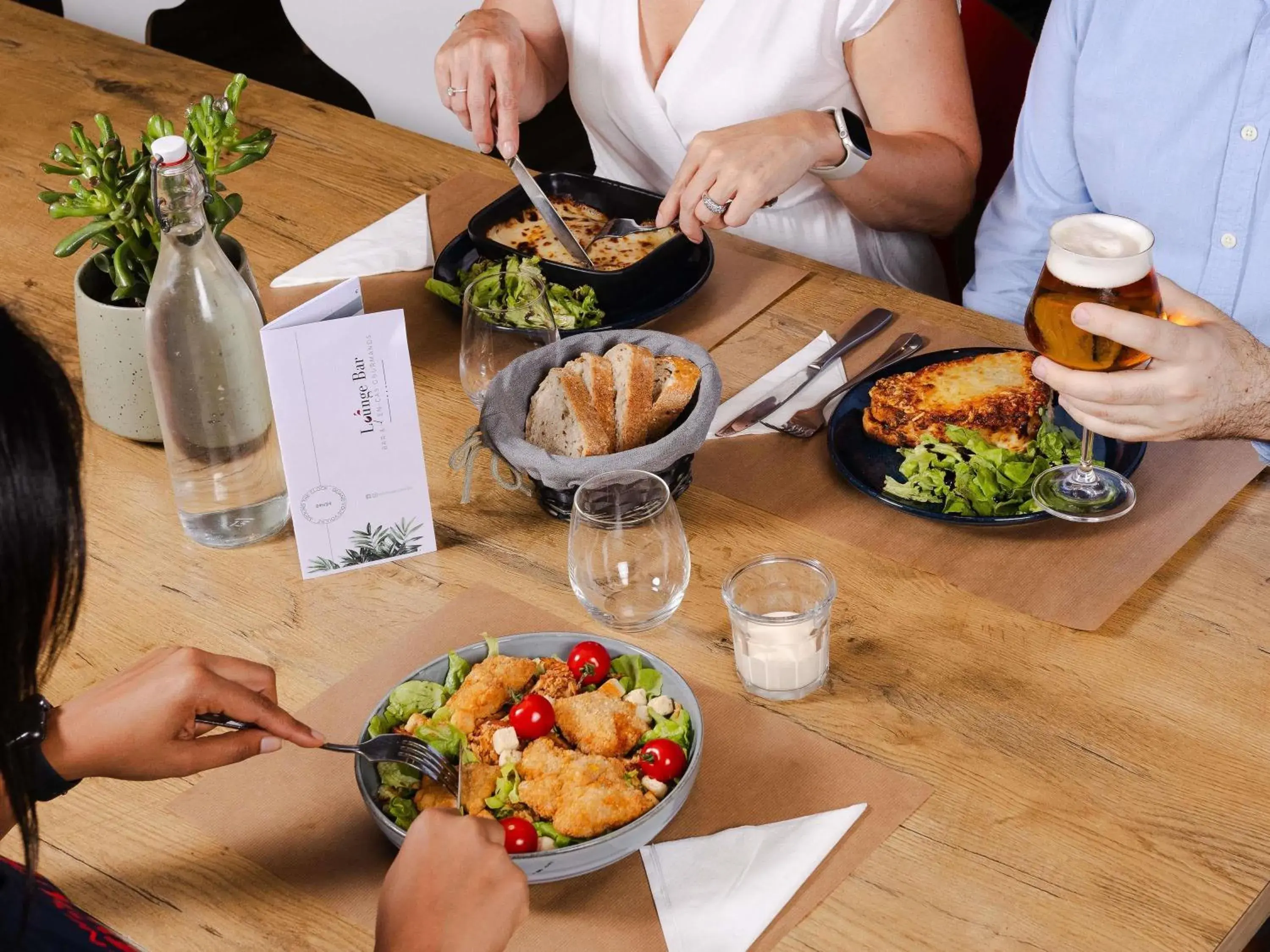 Lounge or bar in ibis Valenciennes Lounge or bar in ibis Valenciennes