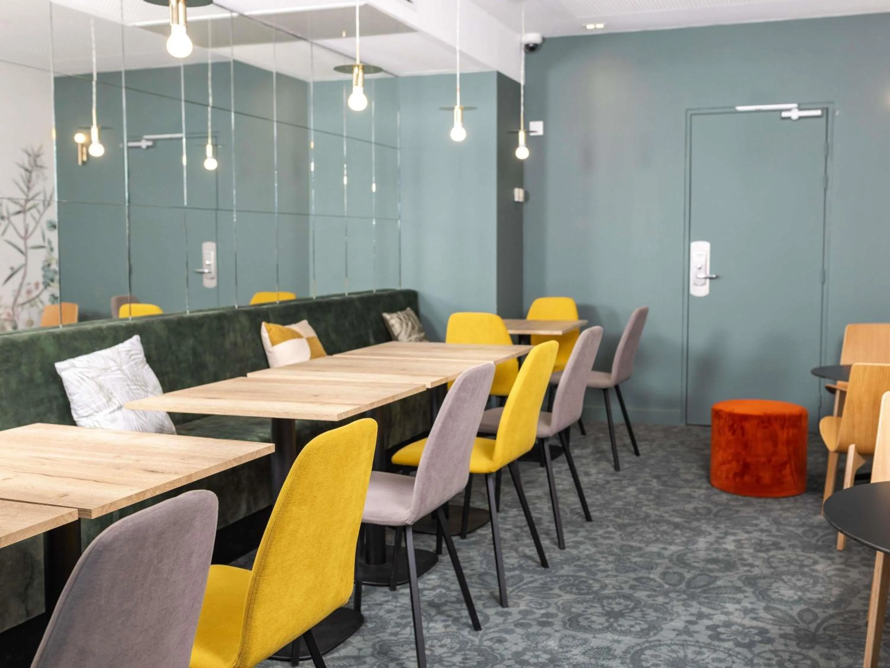 Business facilities in ibis Valenciennes