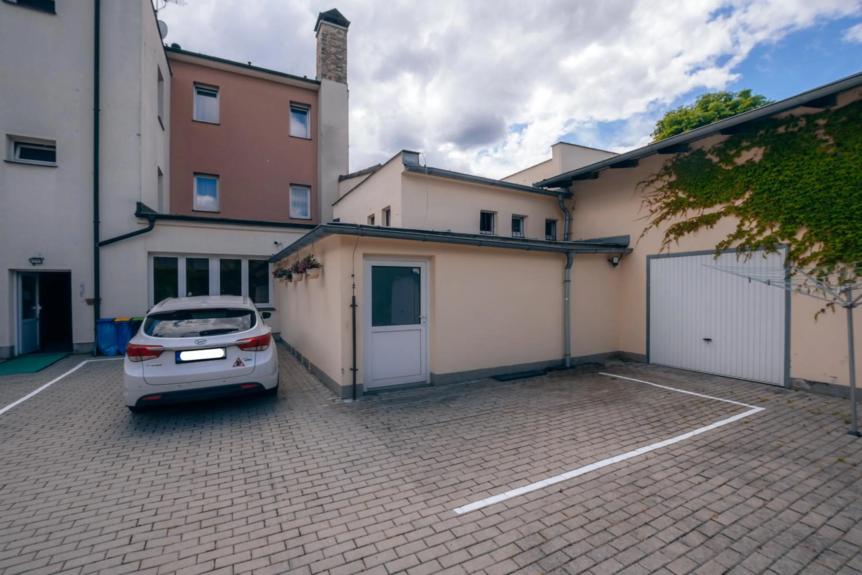 Parking in Penzion Fan