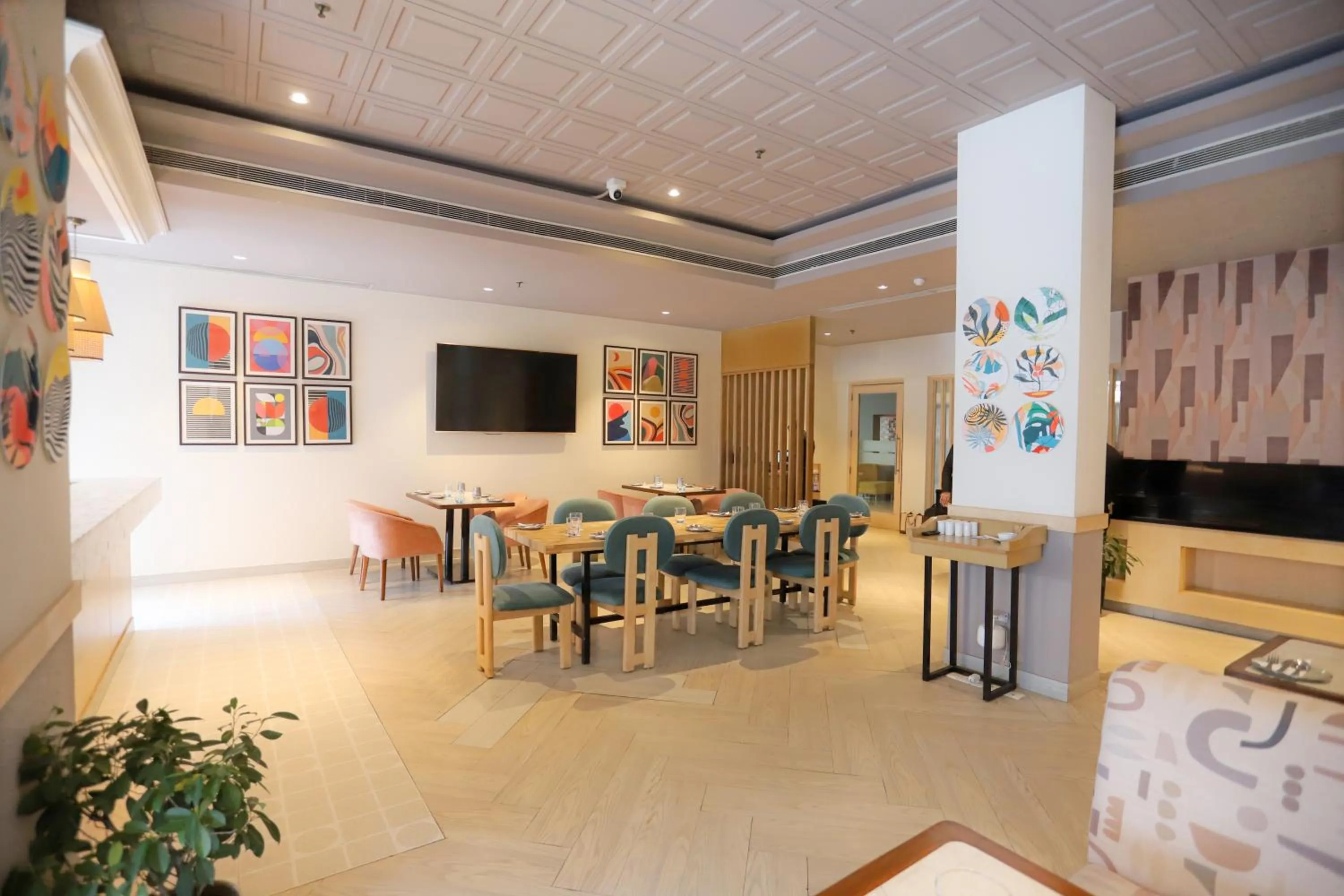 Restaurant/places to eat in Park Inn by Radisson,South Delhi