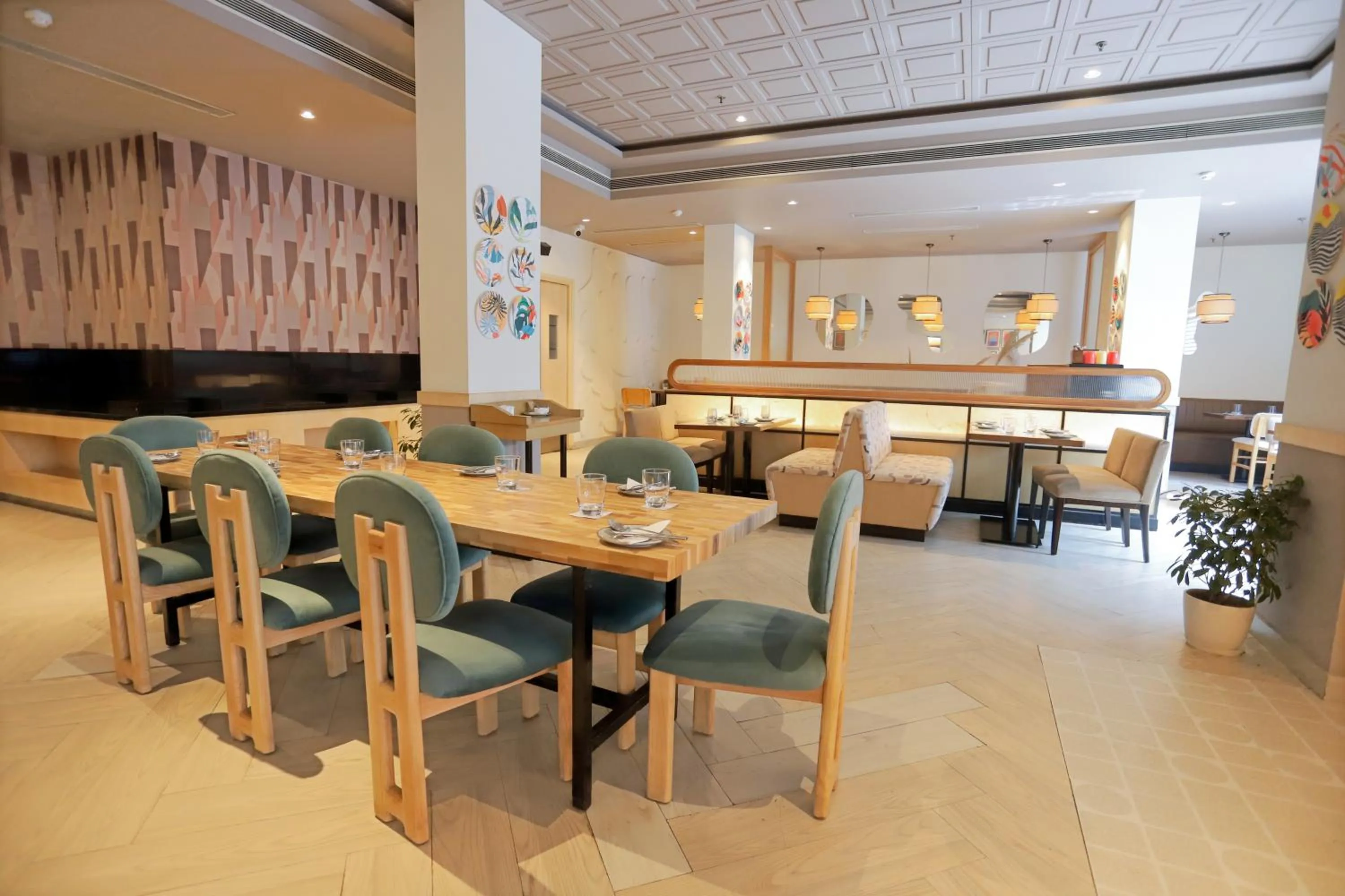 Restaurant/places to eat in Park Inn by Radisson,South Delhi