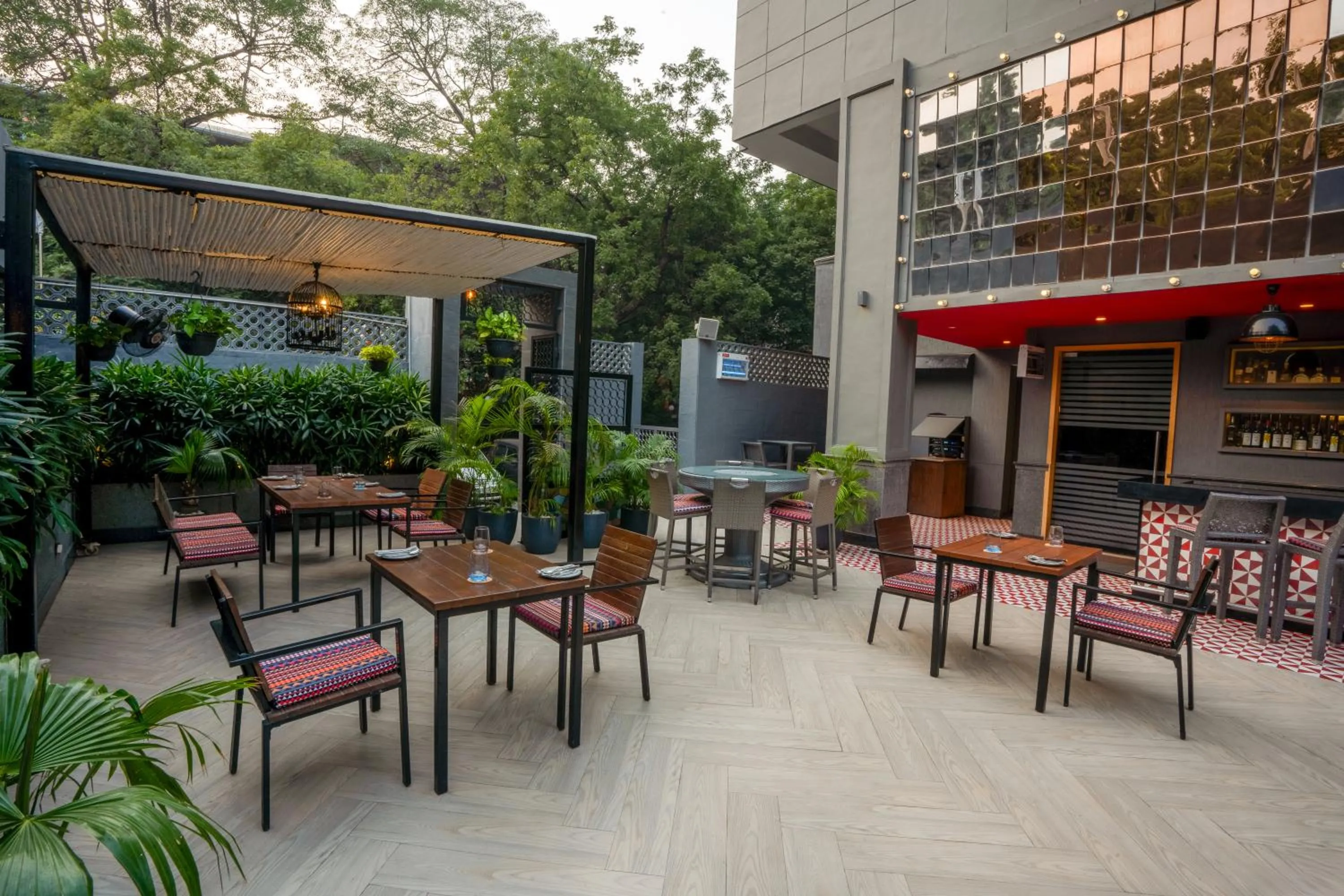 Restaurant/places to eat in Park Inn by Radisson,South Delhi