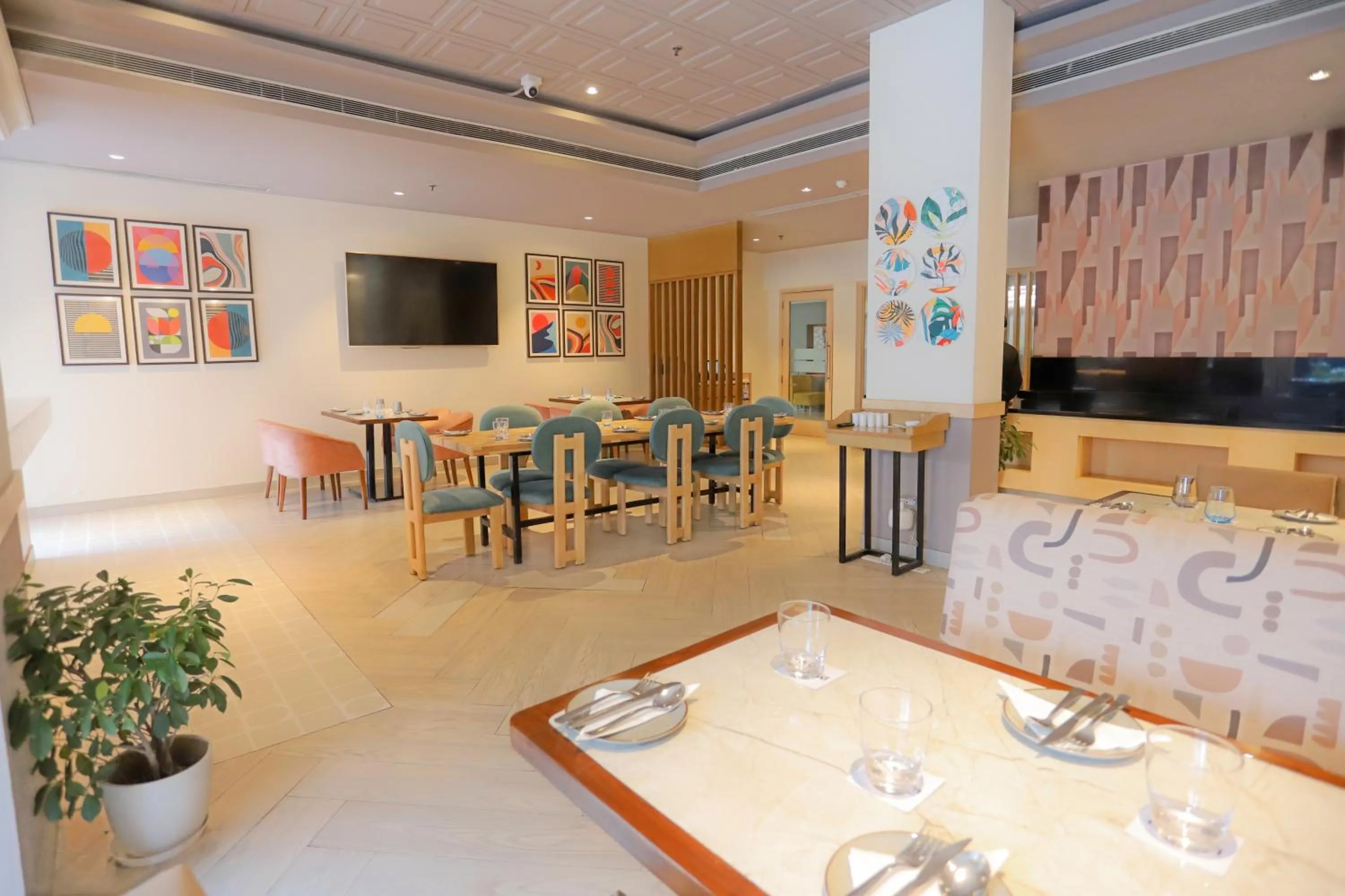 Restaurant/places to eat in Park Inn by Radisson,South Delhi