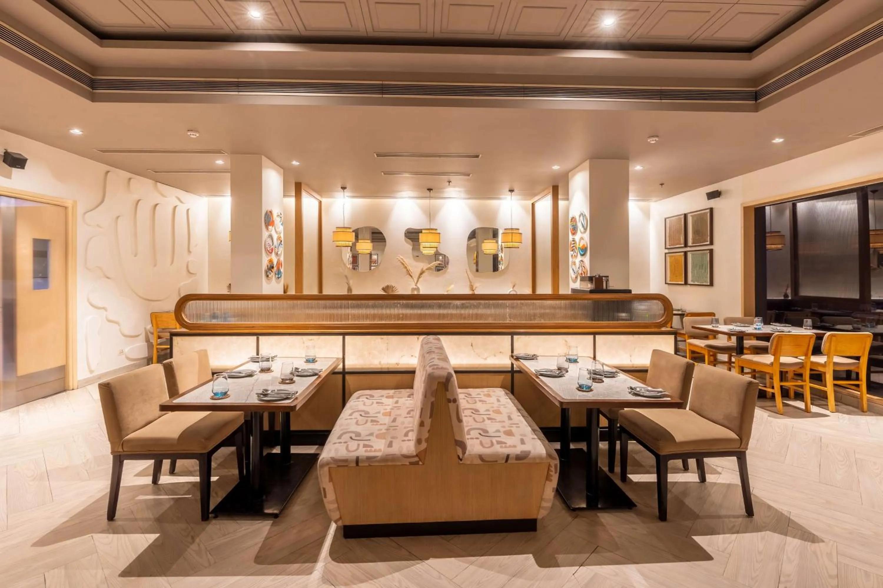 Restaurant/places to eat in Park Inn by Radisson,South Delhi