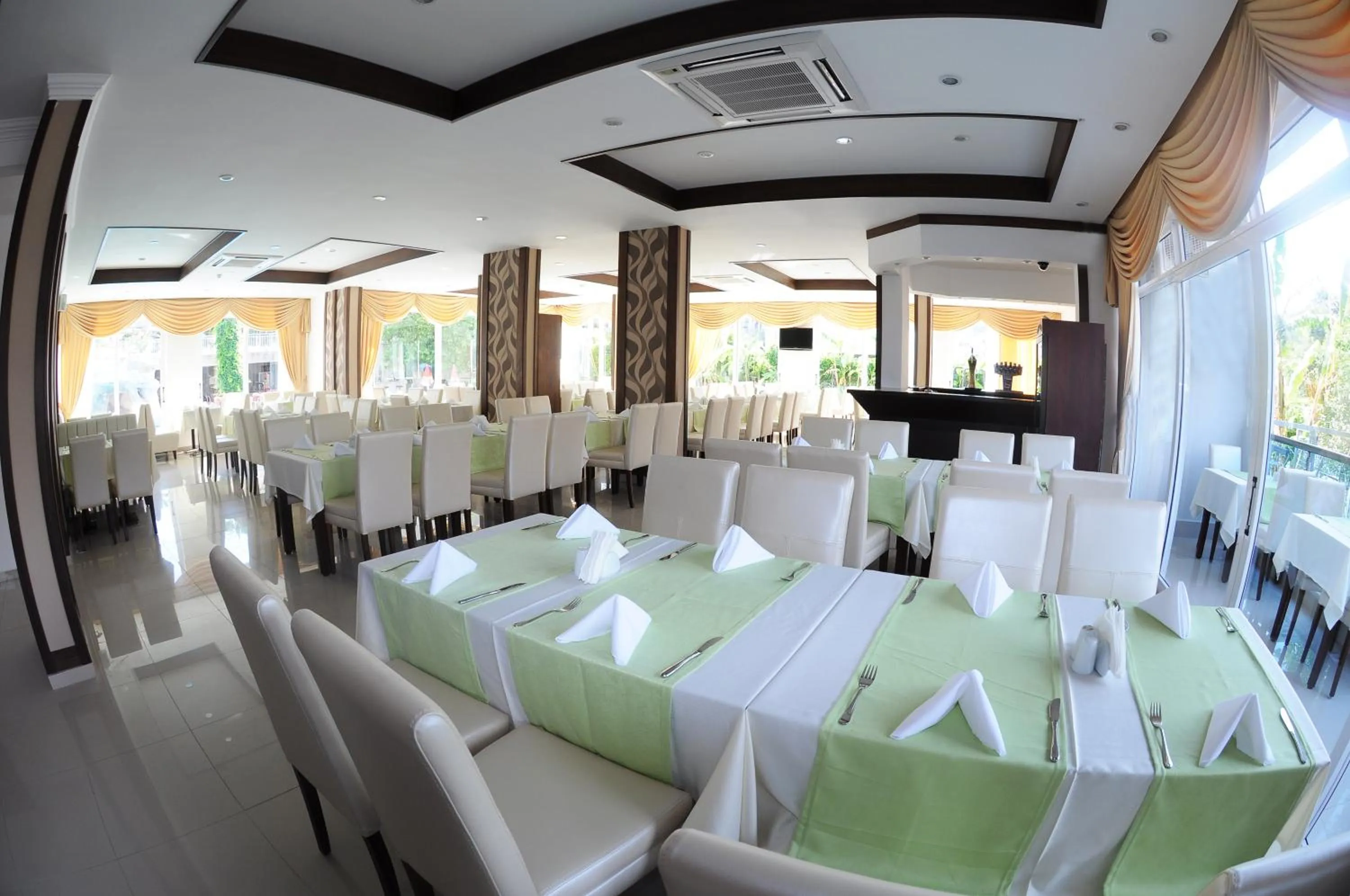 Restaurant/places to eat in Epic Hotel