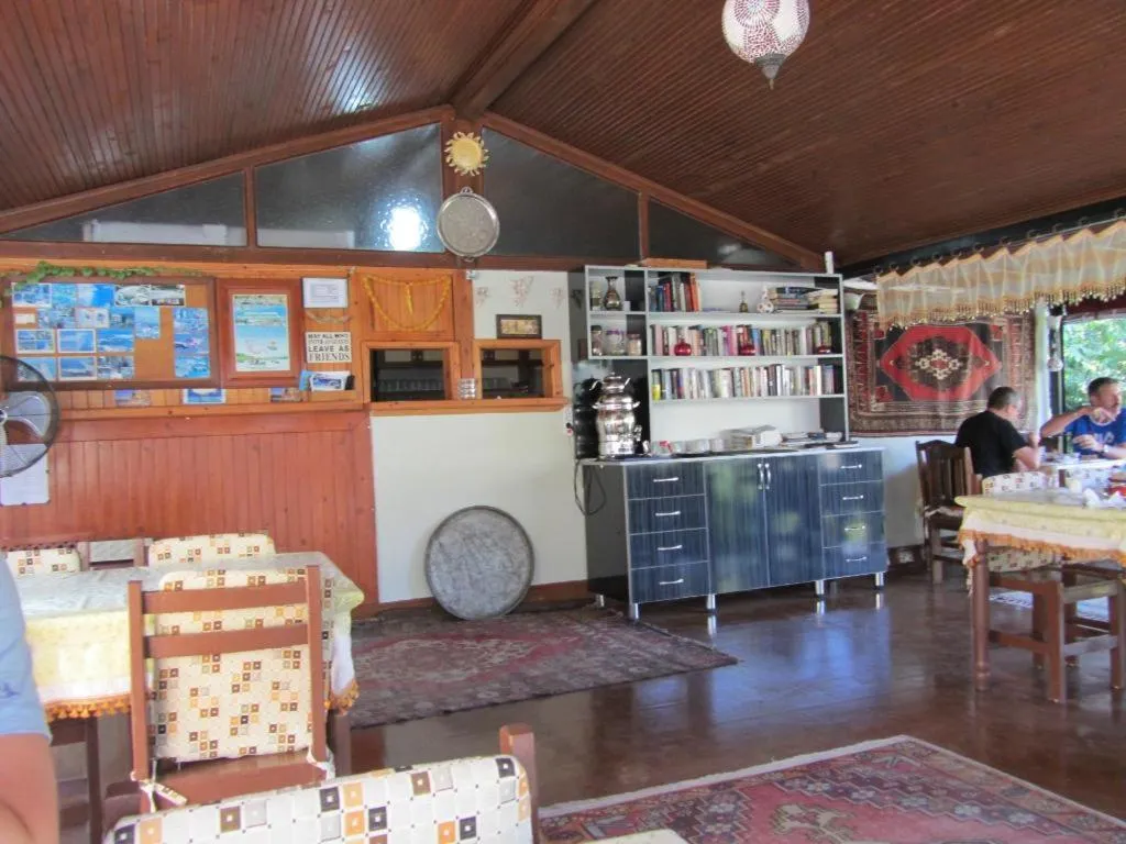 Restaurant/places to eat in Akay Hotel