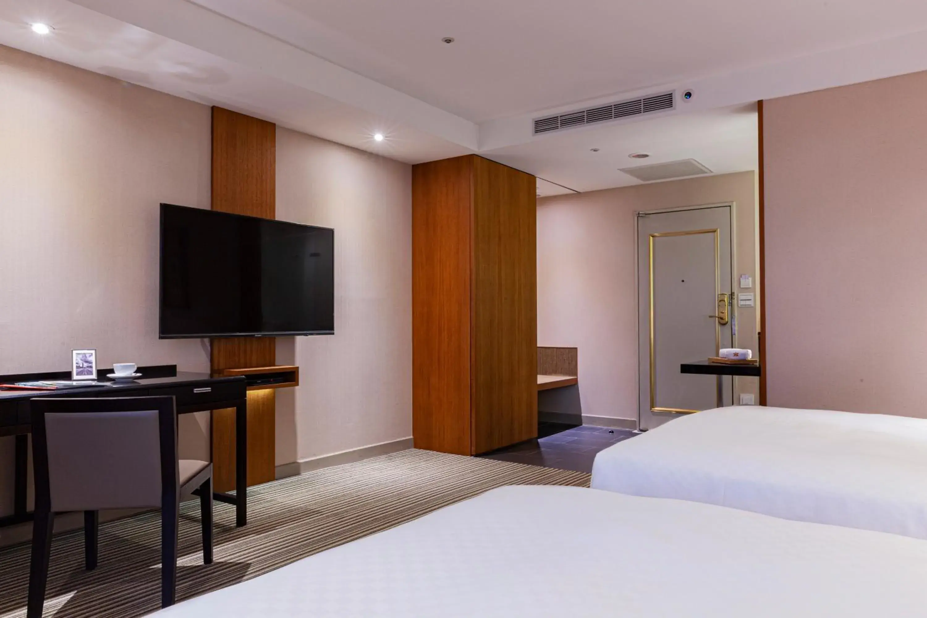 Family Room (4 Adults) in Pacific Business Hotel Family Room (4 Adults) in Pacific Business Hotel