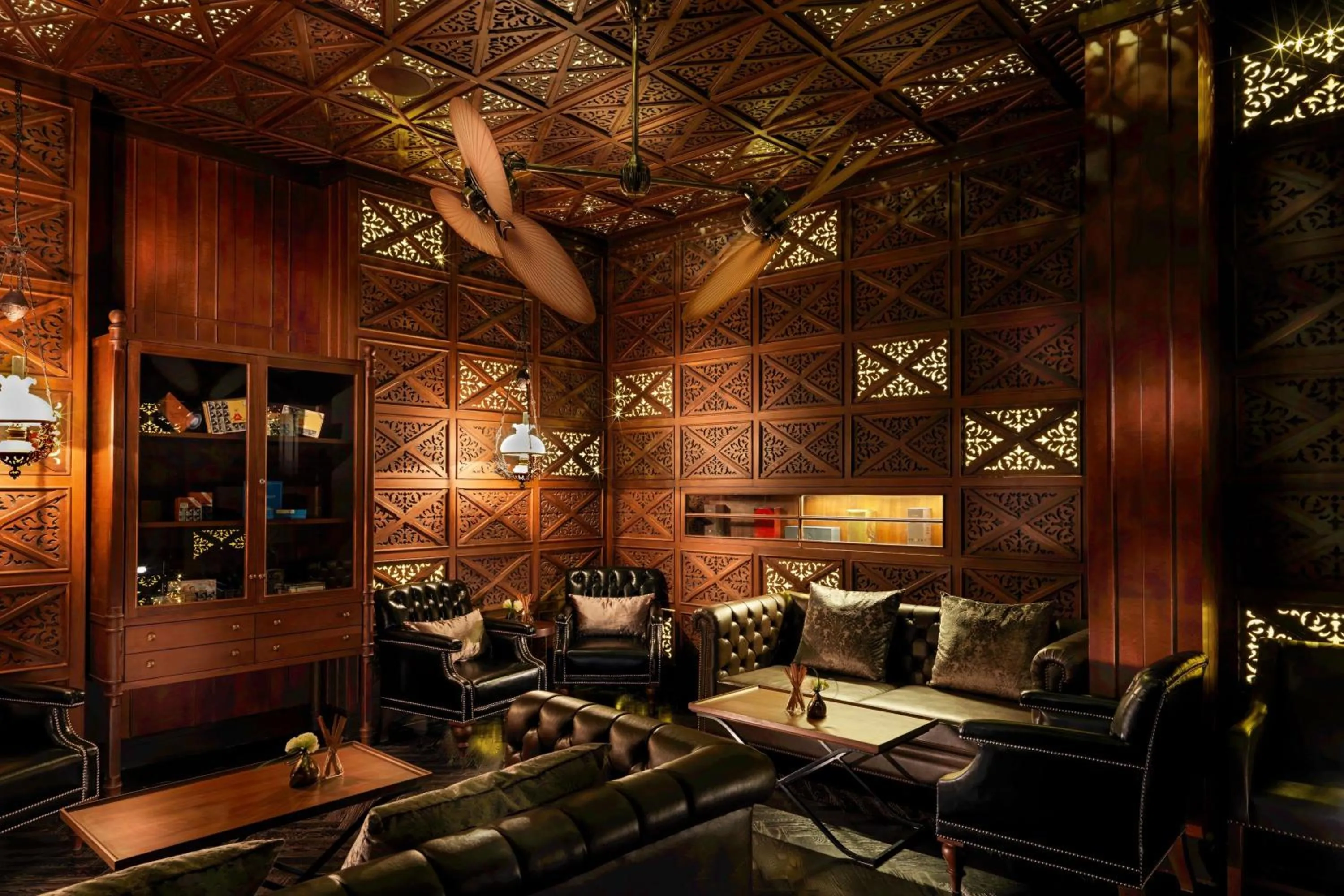 Restaurant/places to eat in Hotel Muse Bangkok, Autograph Collection