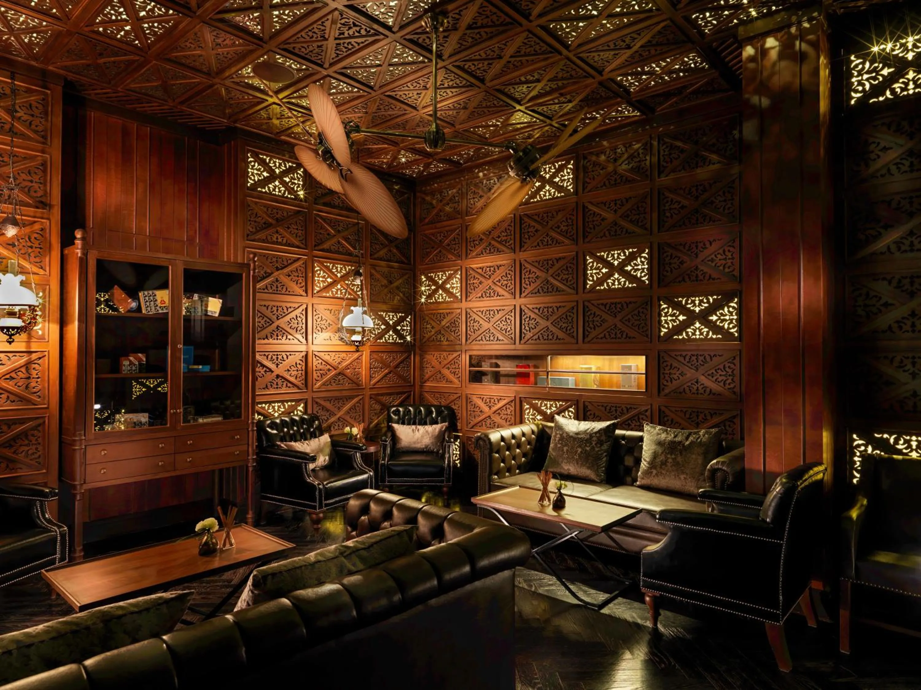 Lounge or bar in Hotel Muse Bangkok, Autograph Collection