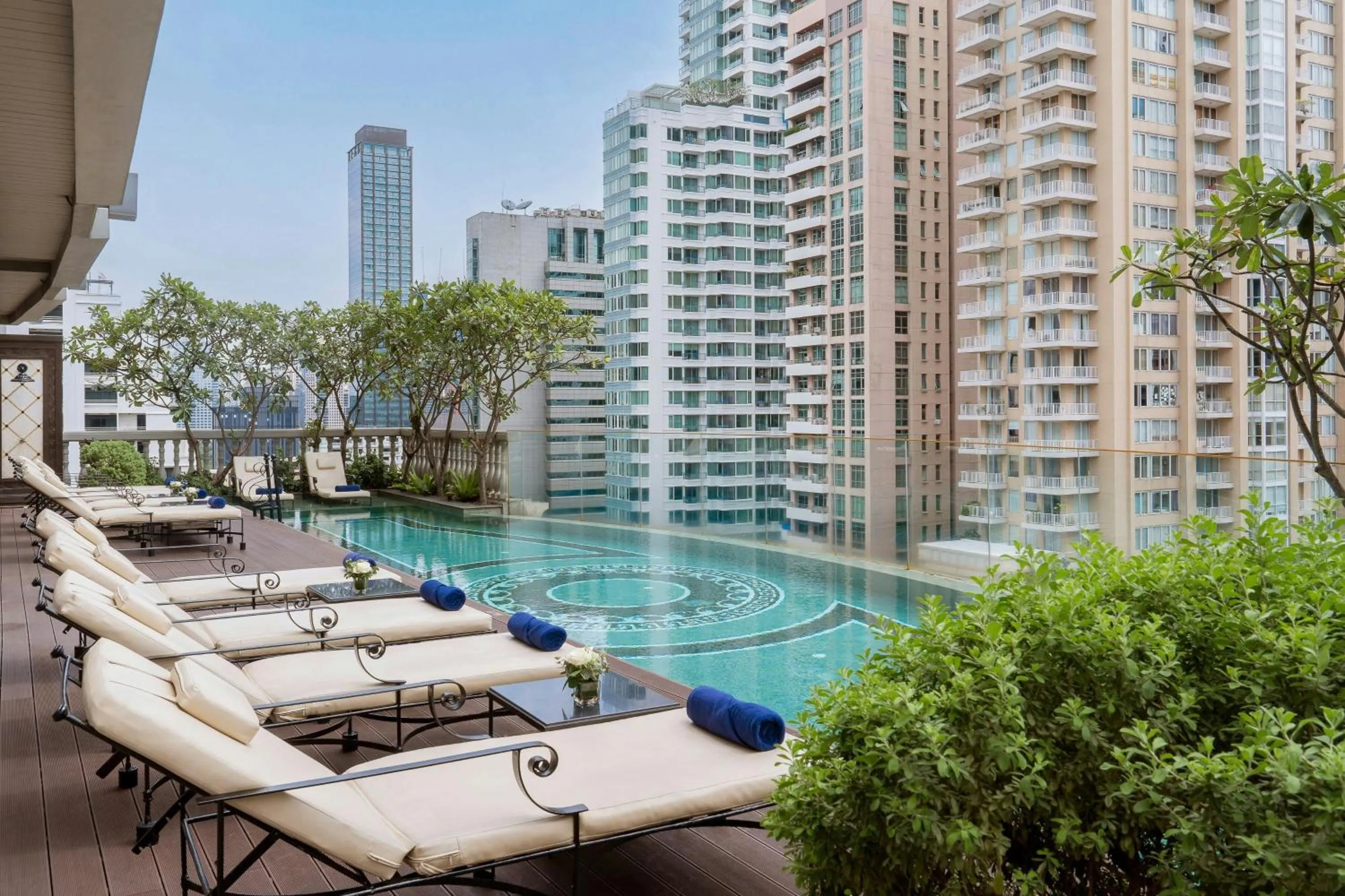 Swimming pool in Hotel Muse Bangkok, Autograph Collection