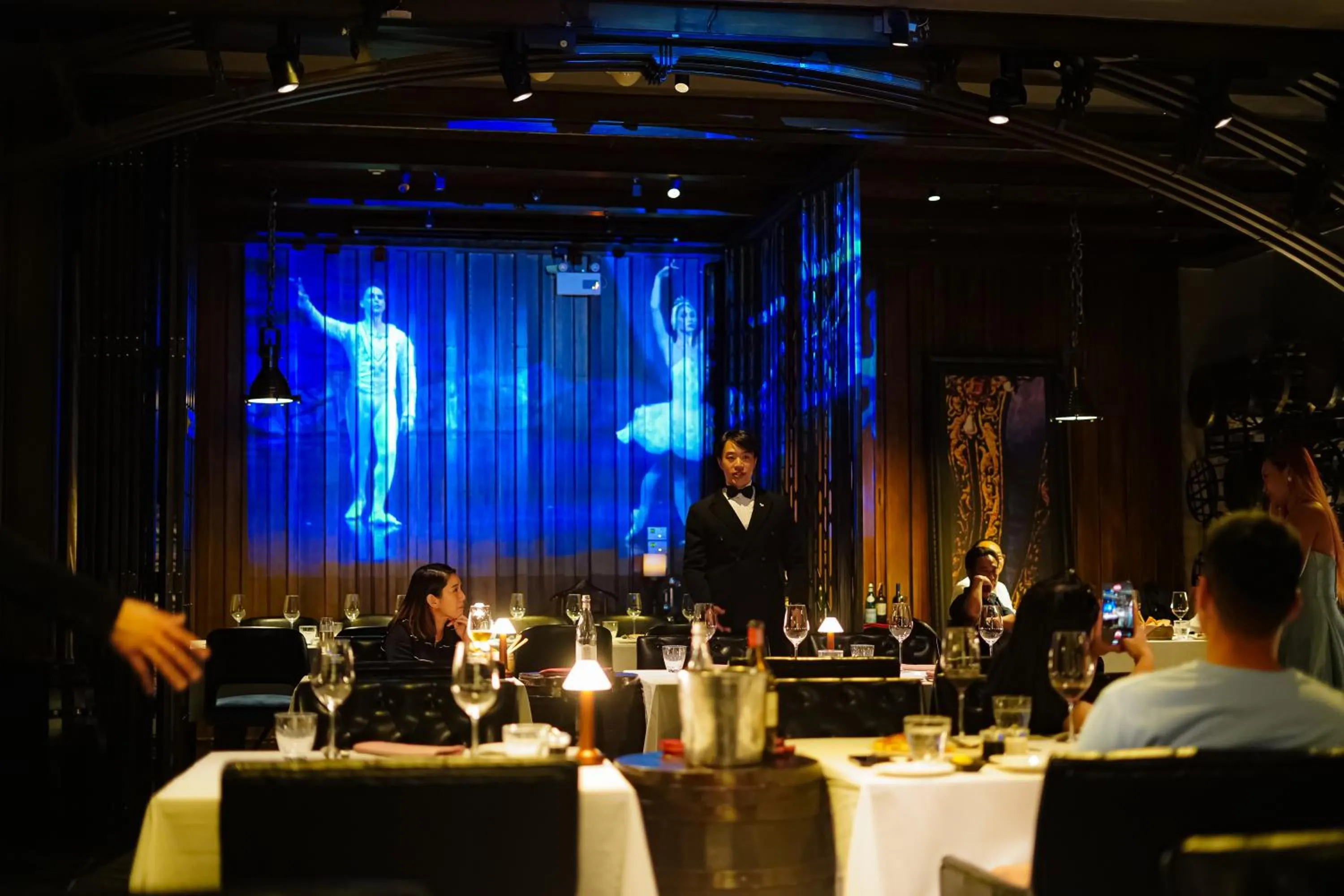 Restaurant/places to eat in Hotel Muse Bangkok, Autograph Collection