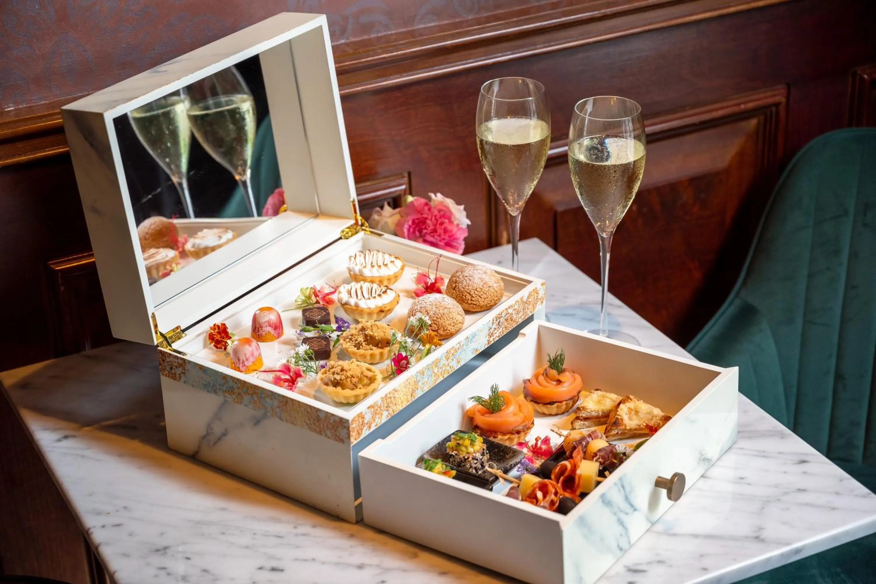 Food and drinks in Hotel Muse Bangkok, Autograph Collection