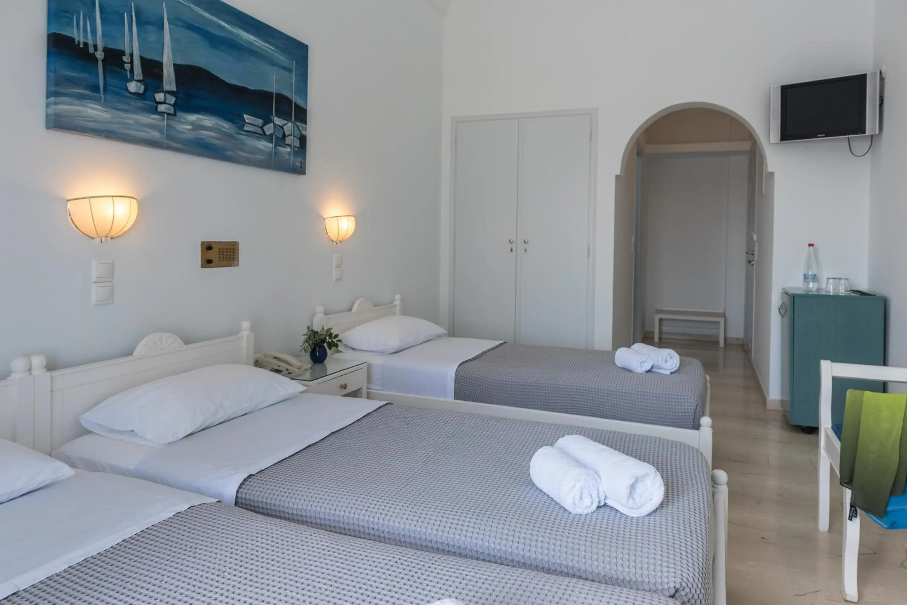 Triple Room in Glaros Hotel Triple Room in Glaros Hotel