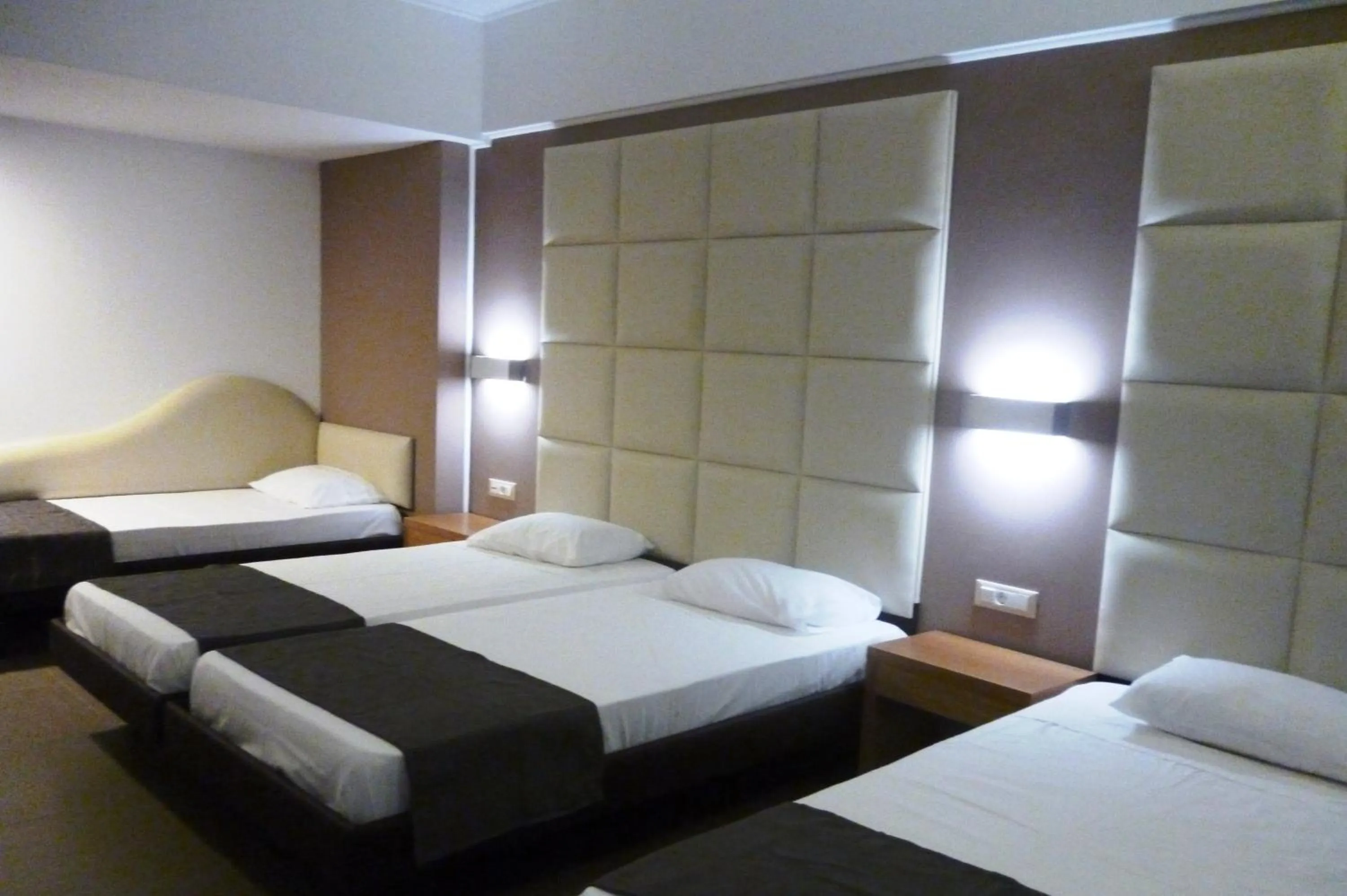 Bedroom, Bed in Malibu Boutique Studios & Bungalows