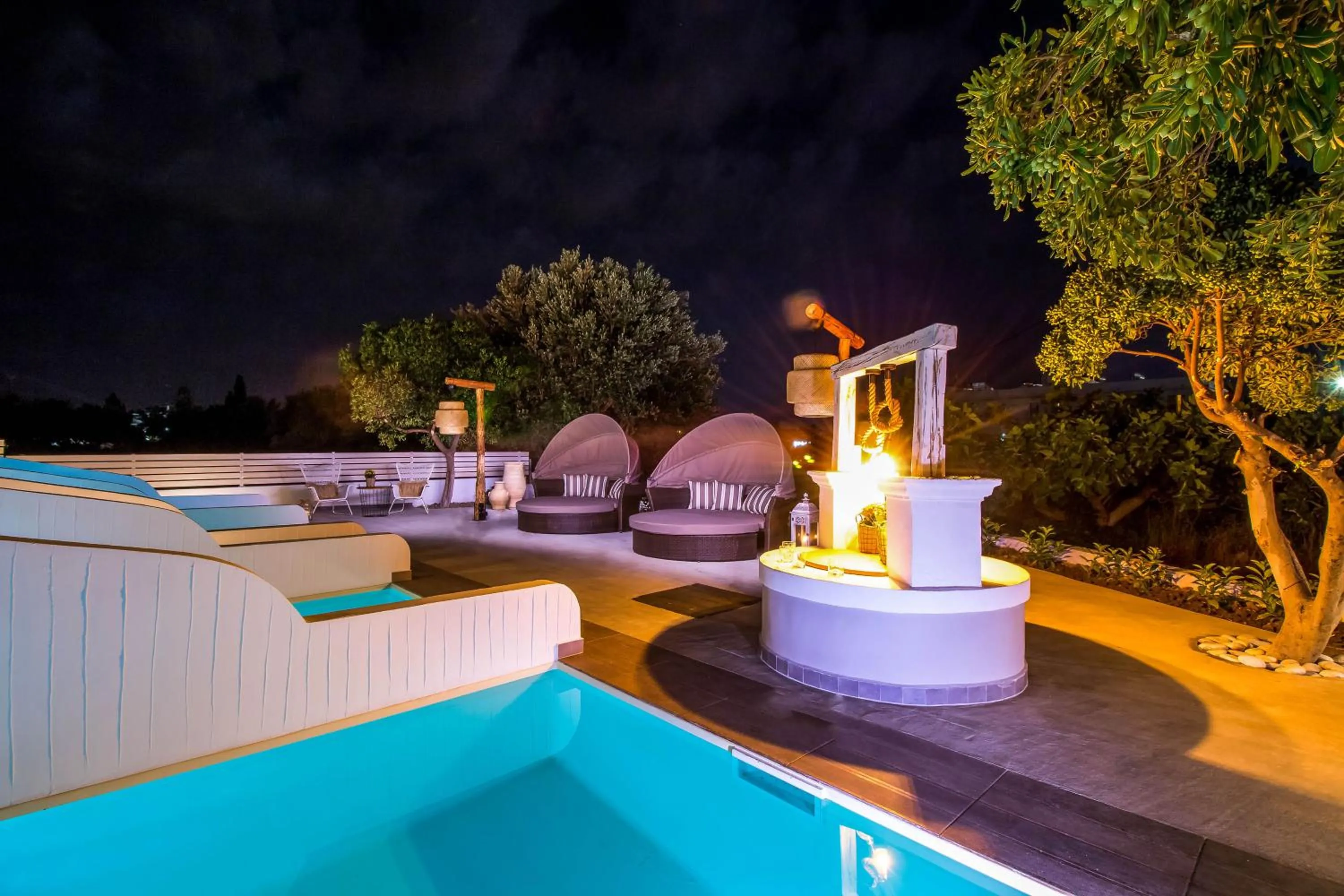 Swimming pool in Malibu Boutique Studios & Bungalows