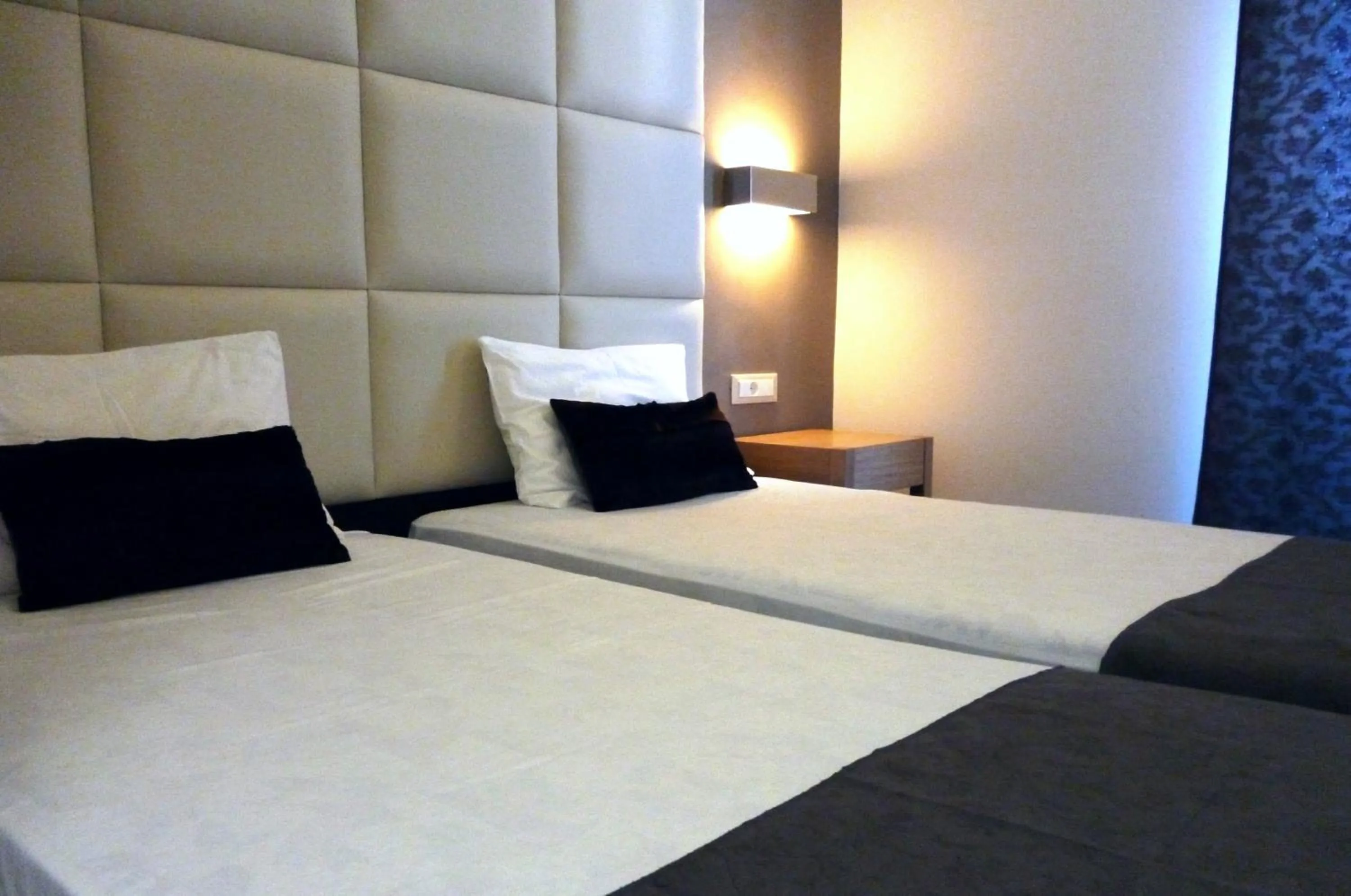 Bedroom, Bed in Malibu Boutique Studios & Bungalows