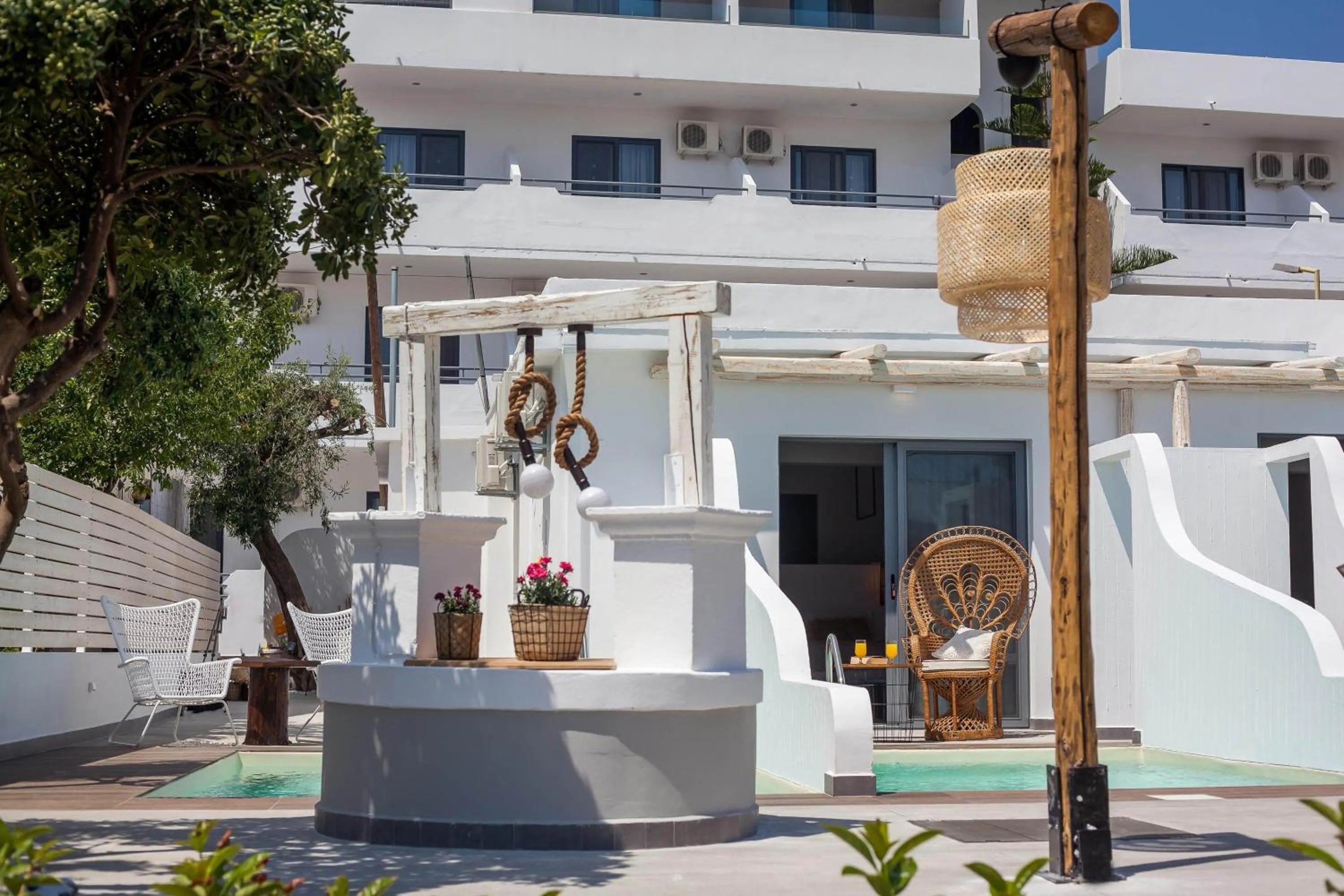 Swimming pool in Malibu Boutique Studios & Bungalows