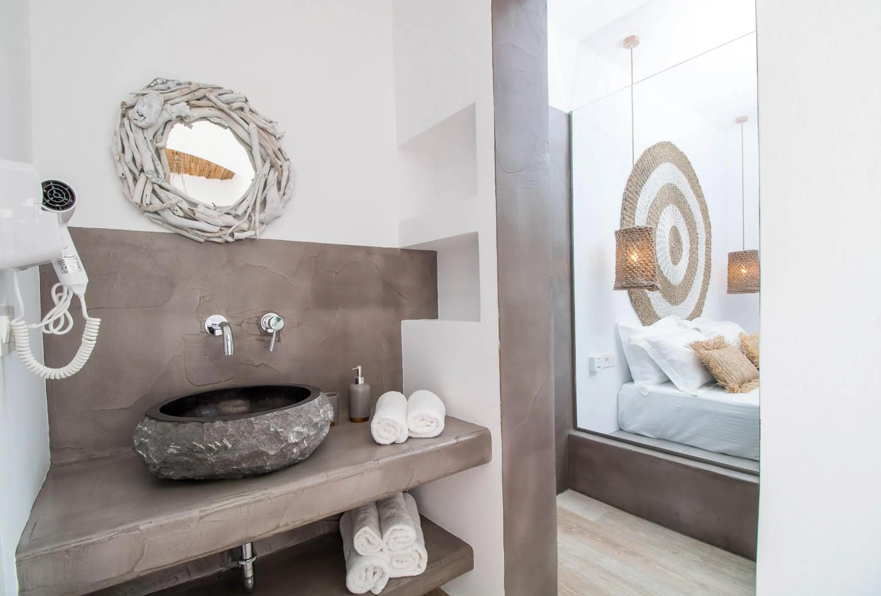Bathroom, Bed in Malibu Boutique Studios & Bungalows