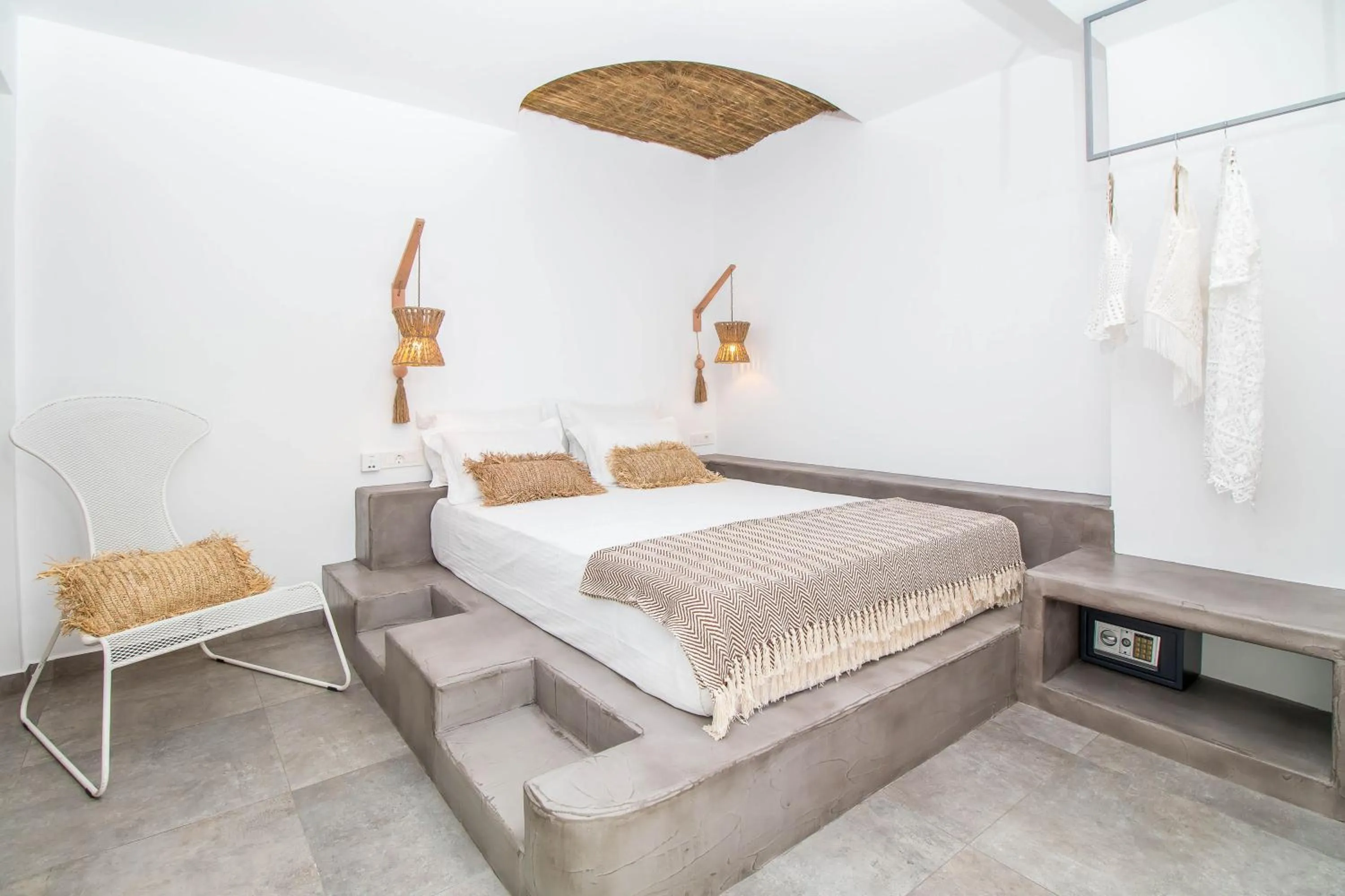 Bedroom, Bed in Malibu Boutique Studios & Bungalows