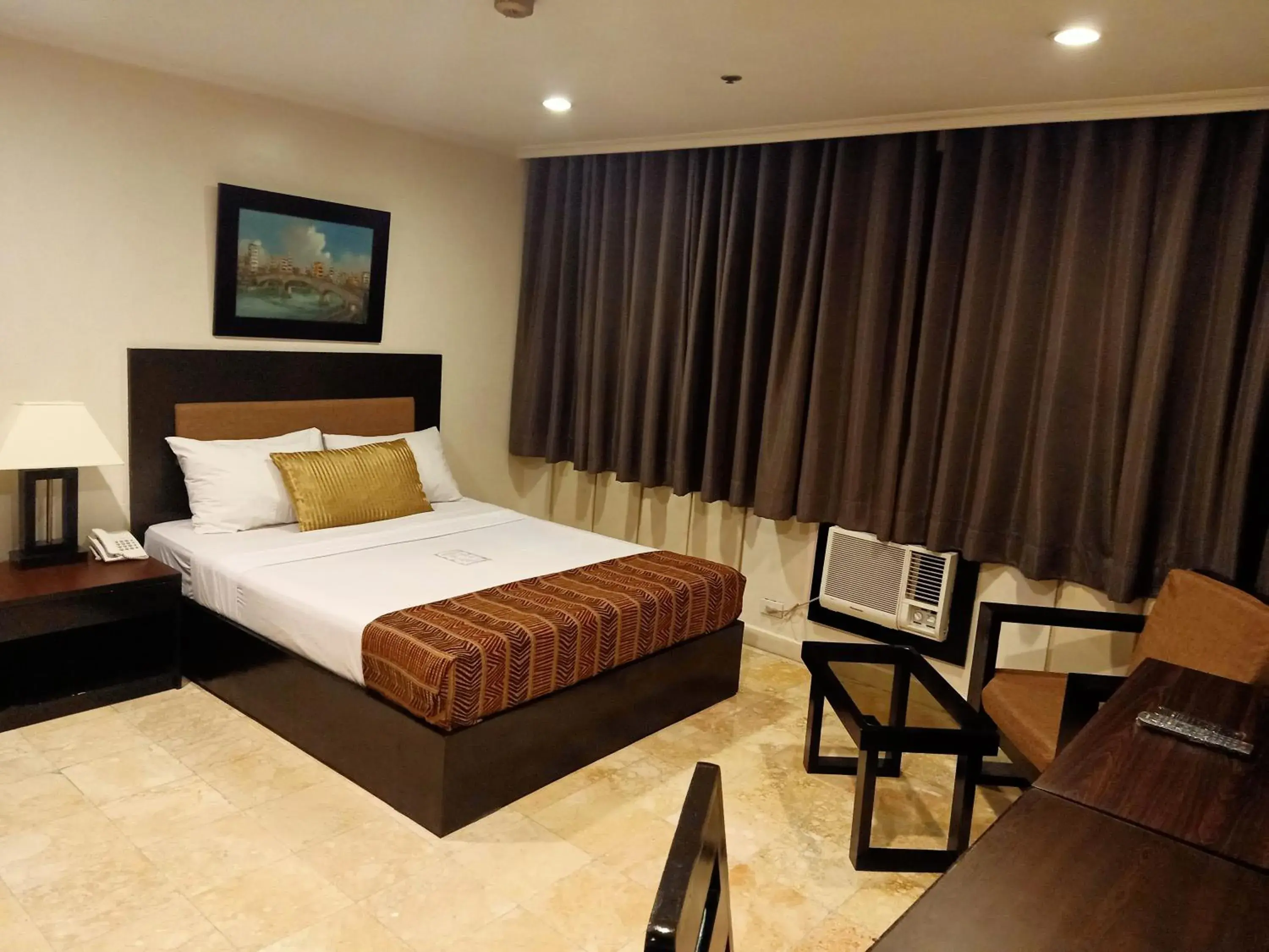 Bedroom, Bed in Paragon Tower Hotel Bedroom, Bed in Paragon Tower Hotel