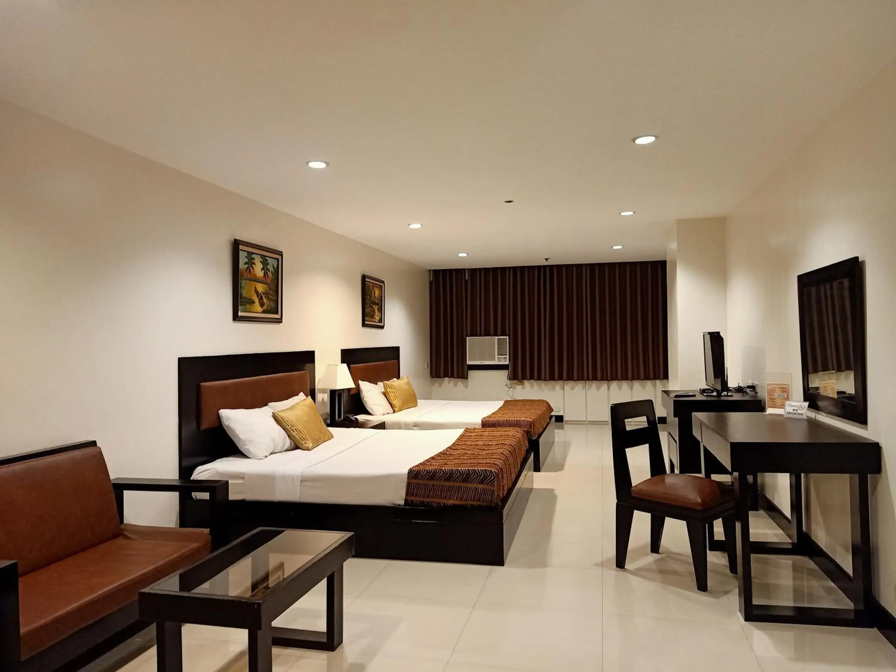 Bedroom, Bed in Paragon Tower Hotel Bedroom, Bed in Paragon Tower Hotel