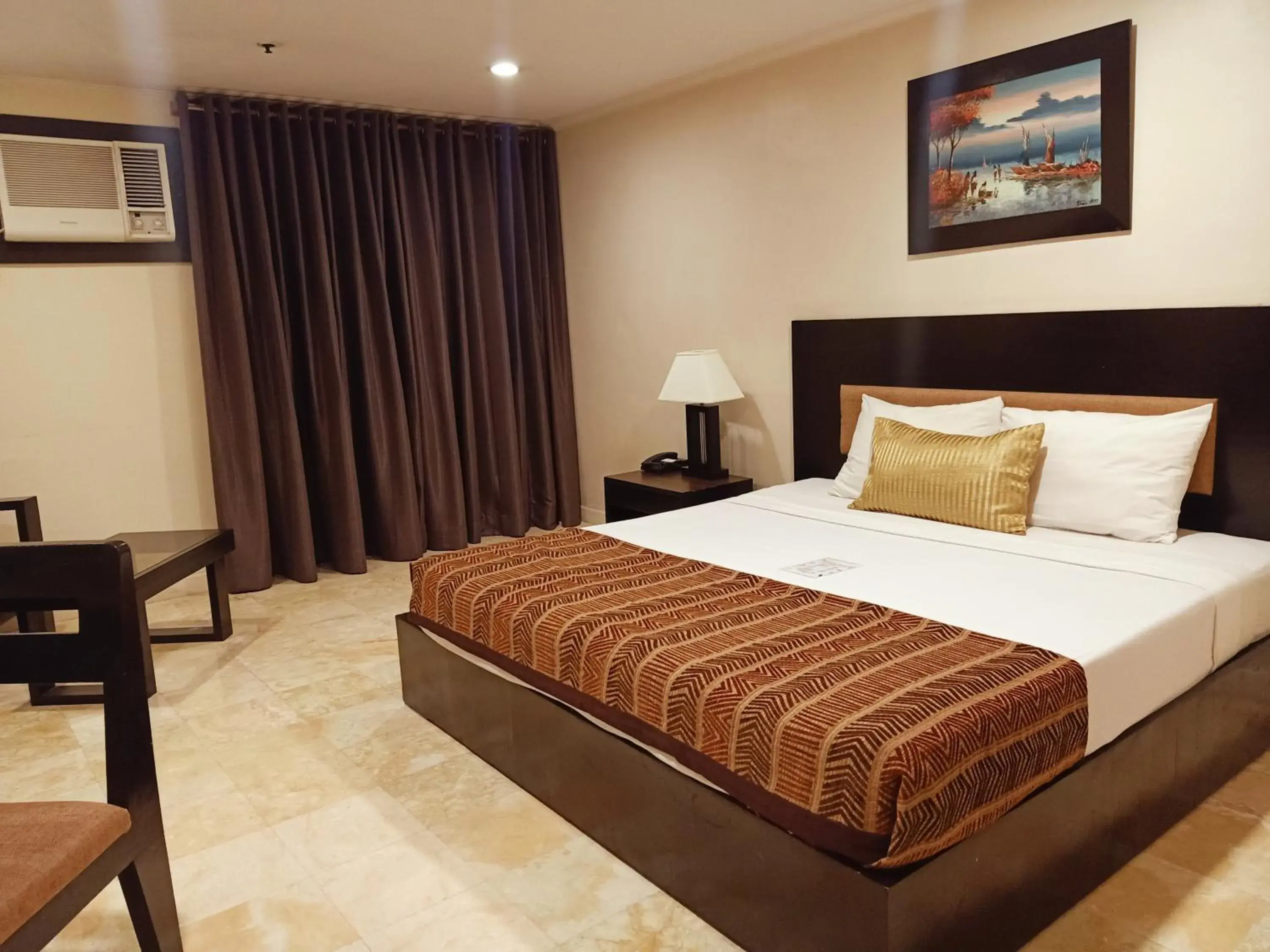 Bedroom, Bed in Paragon Tower Hotel Bedroom, Bed in Paragon Tower Hotel