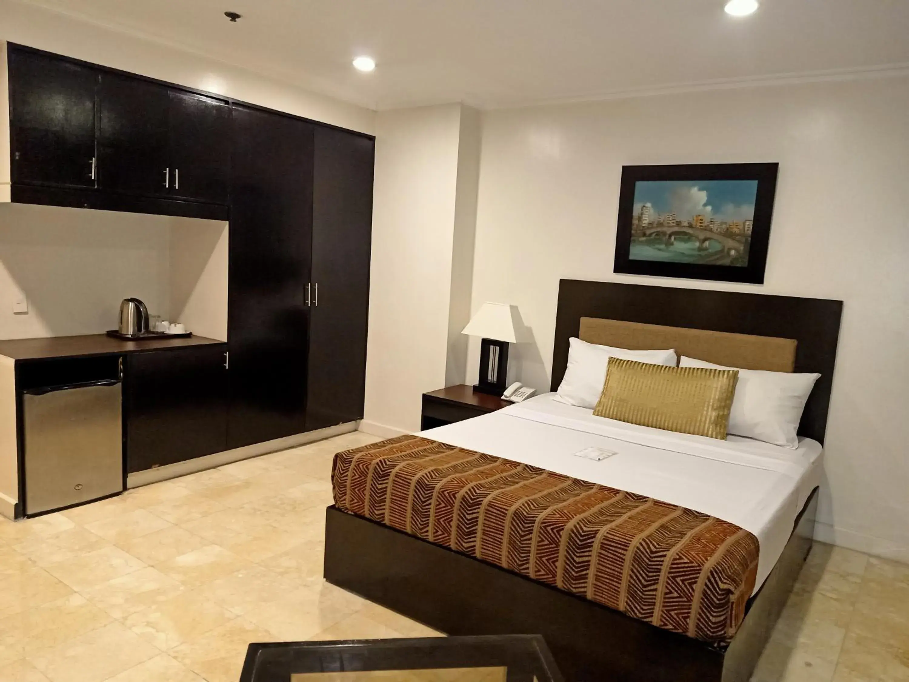 Bedroom, Bed in Paragon Tower Hotel Bedroom, Bed in Paragon Tower Hotel