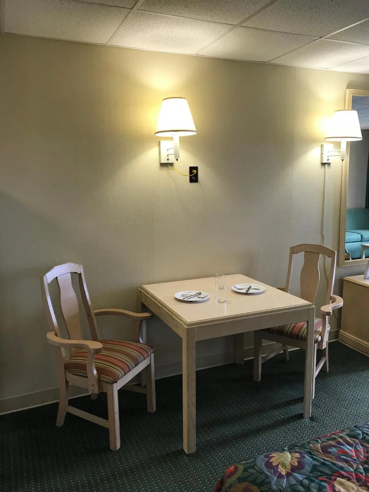 Dining area in Surf Inn Suites