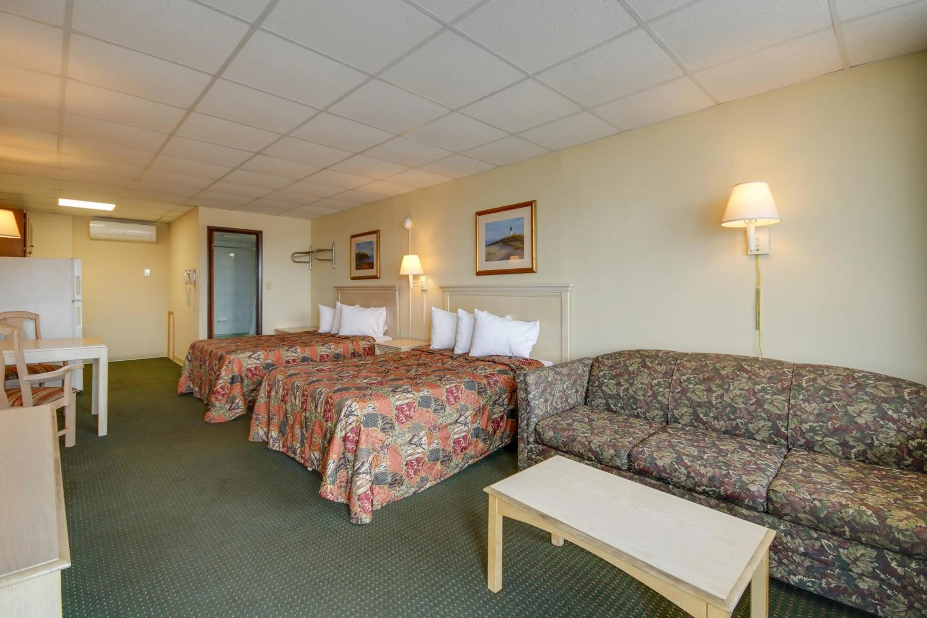 Bed in Surf Inn Suites