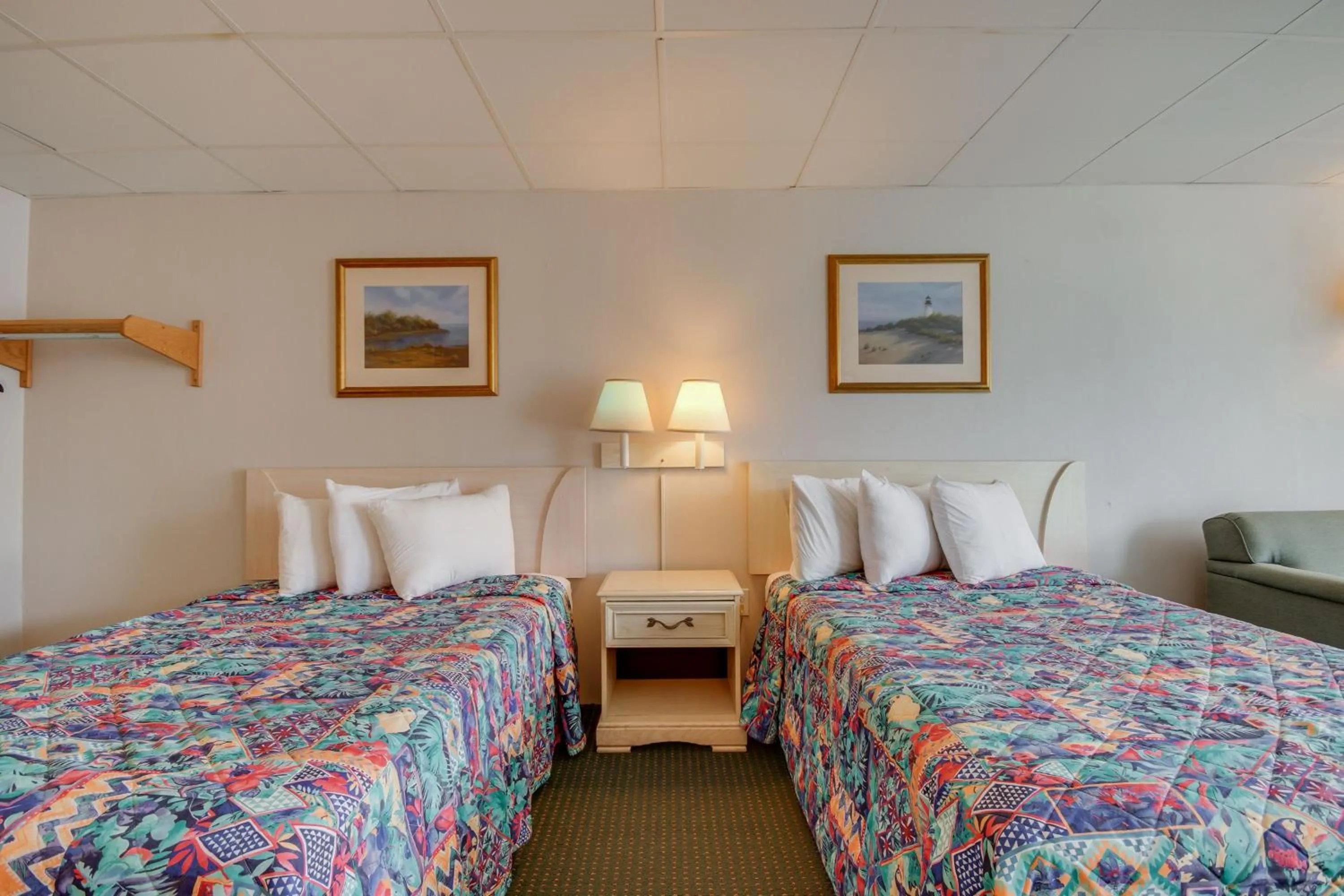 Bed in Surf Inn Suites