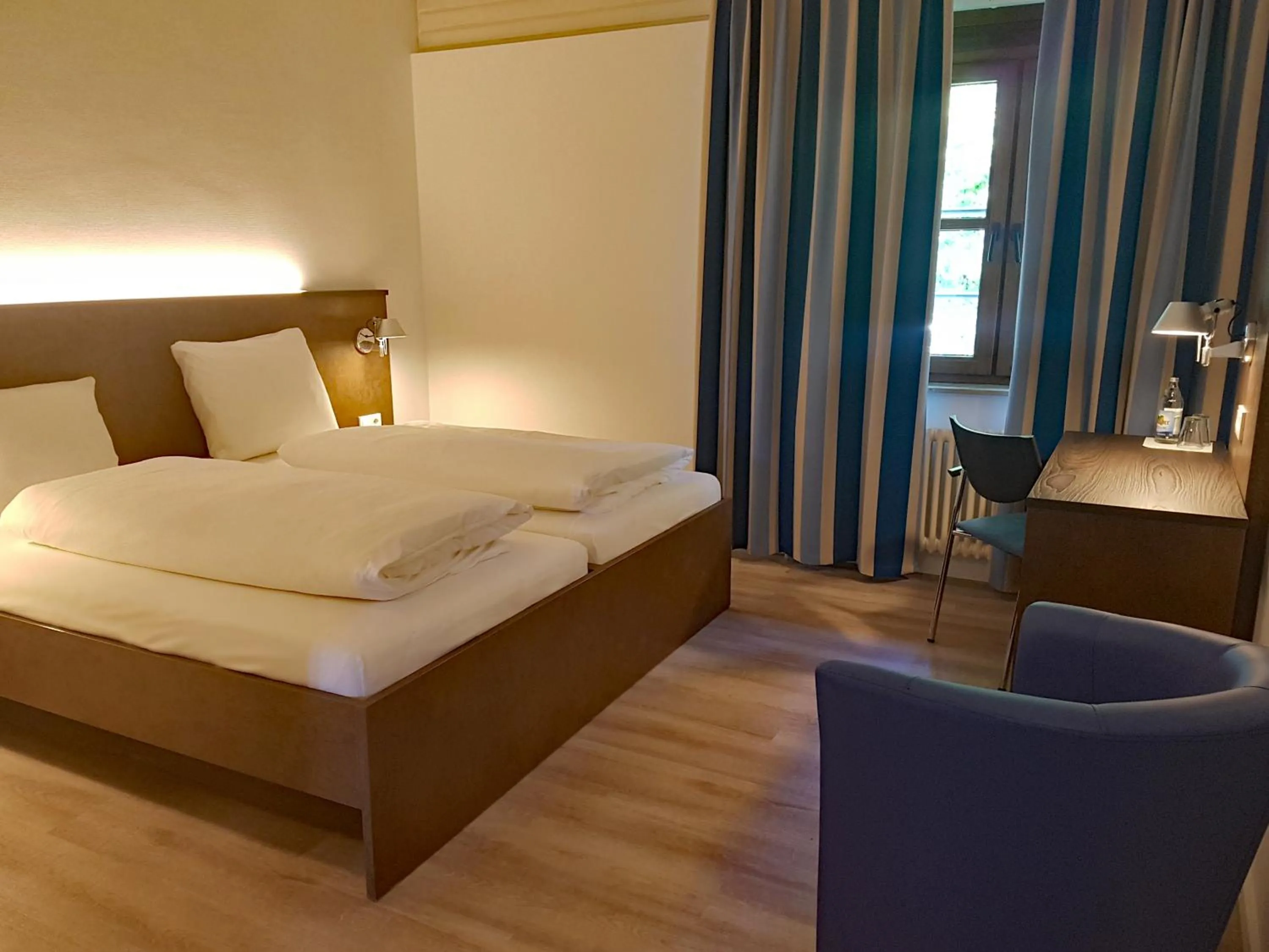 Photo of the whole room, Bed in Tagungshaus Wernau