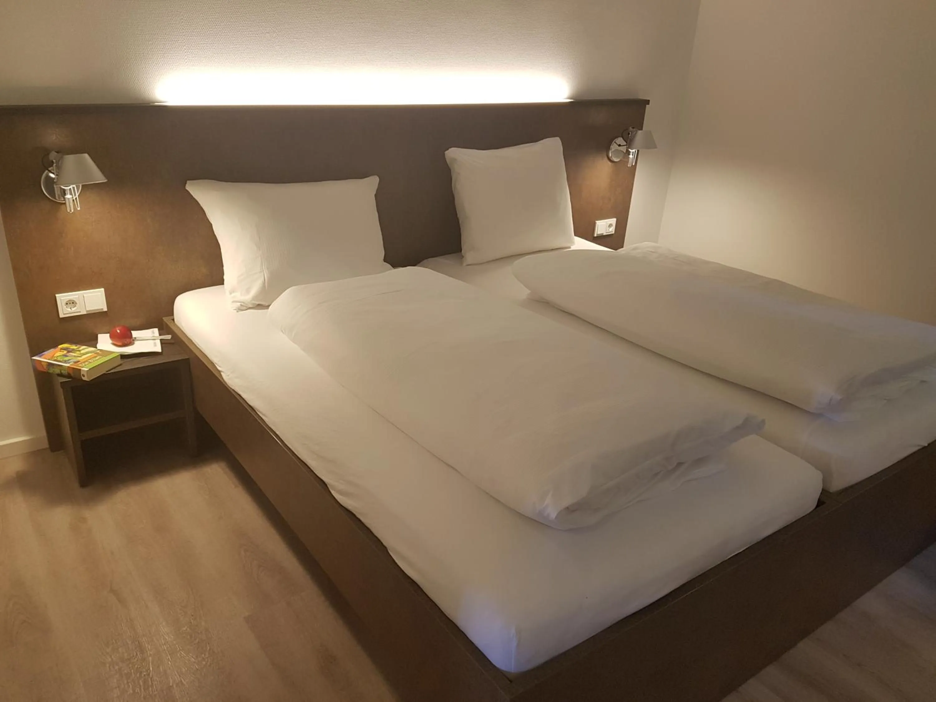 Photo of the whole room, Bed in Tagungshaus Wernau