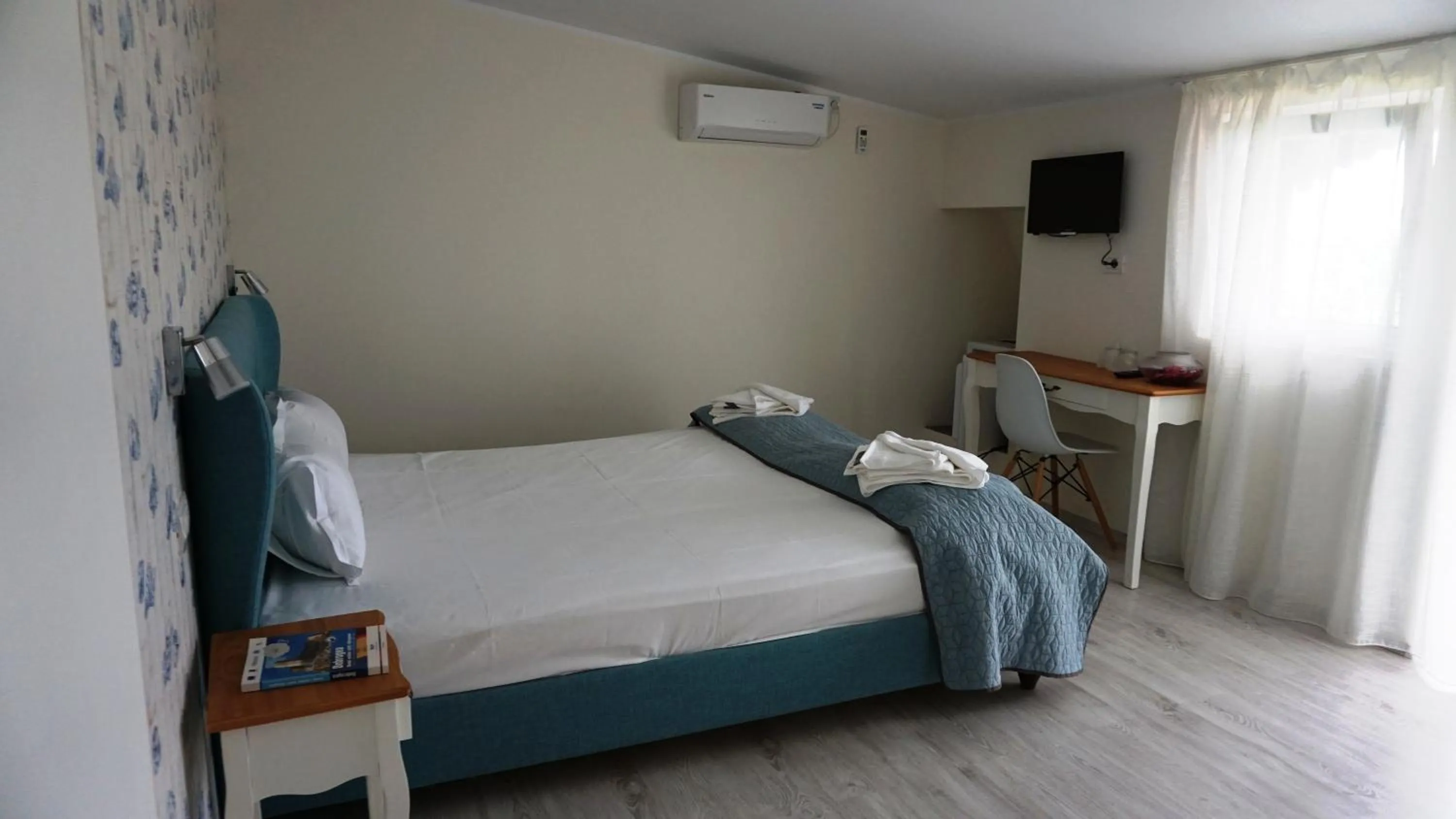 Photo of the whole room, Bed in OITUZ Boutique Residence