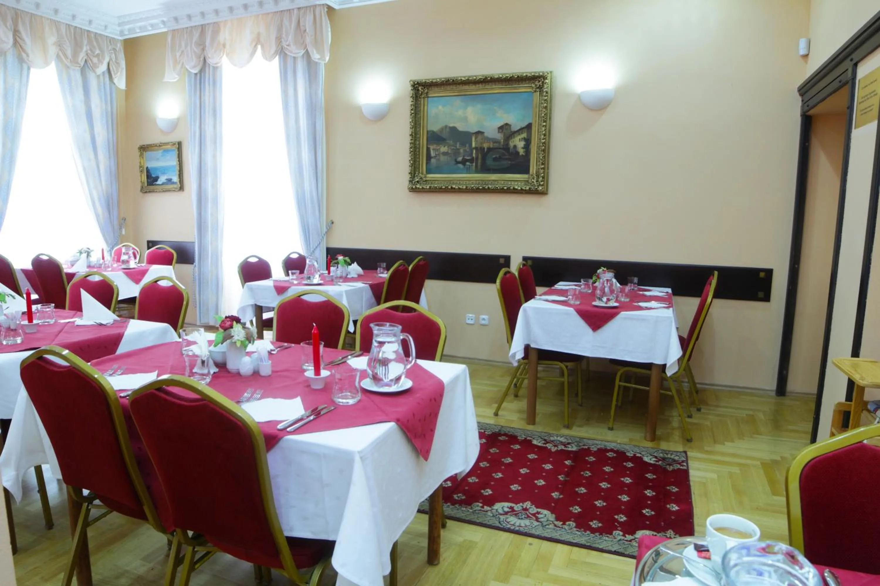Restaurant/places to eat in Hotel Pavlov