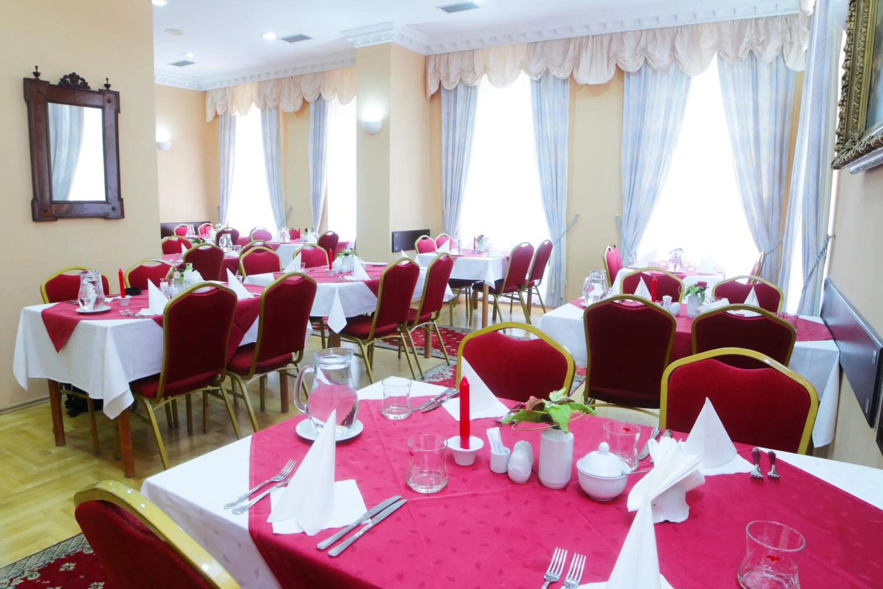 Restaurant/places to eat in Hotel Pavlov