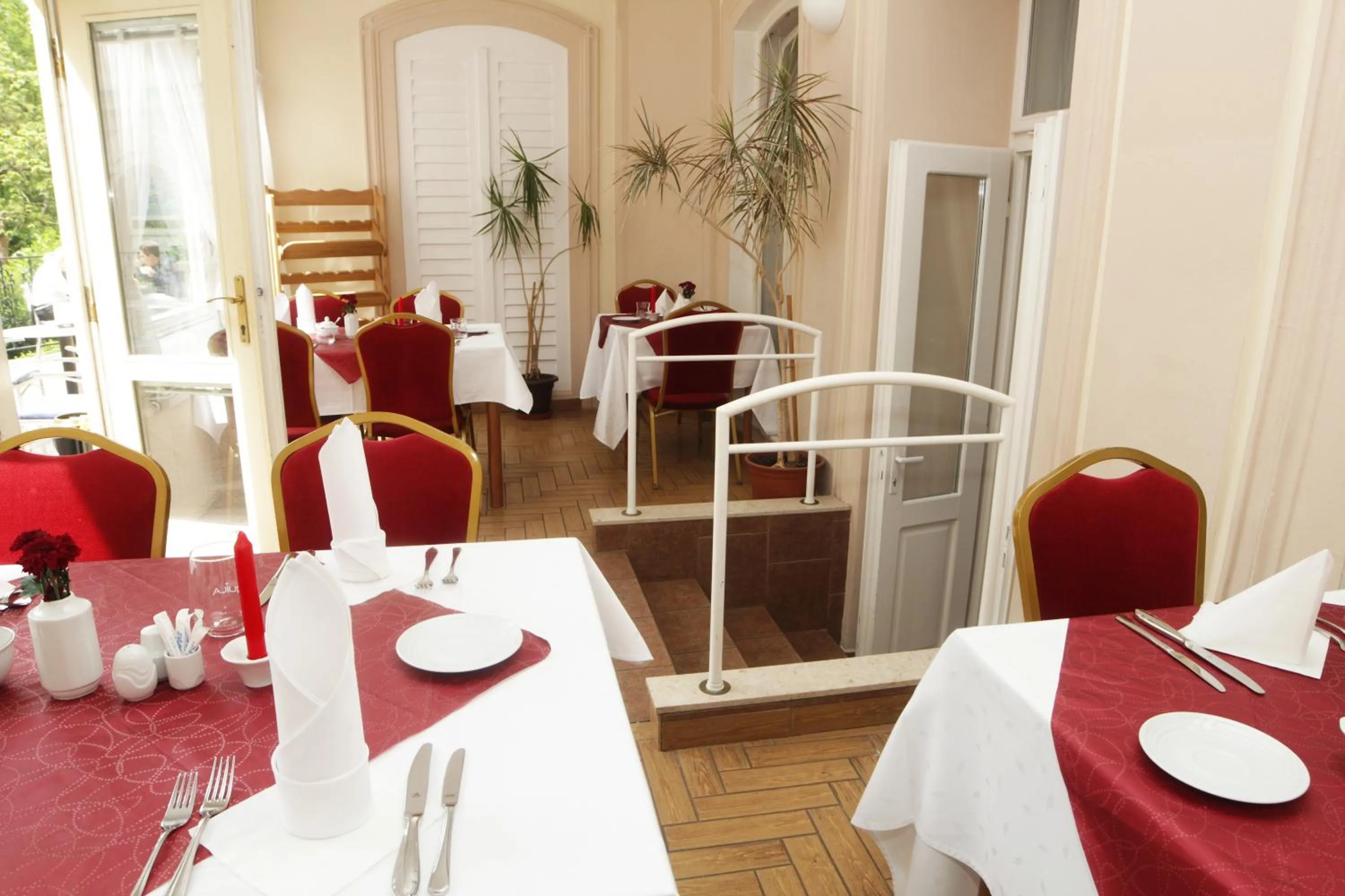 Restaurant/places to eat in Hotel Pavlov