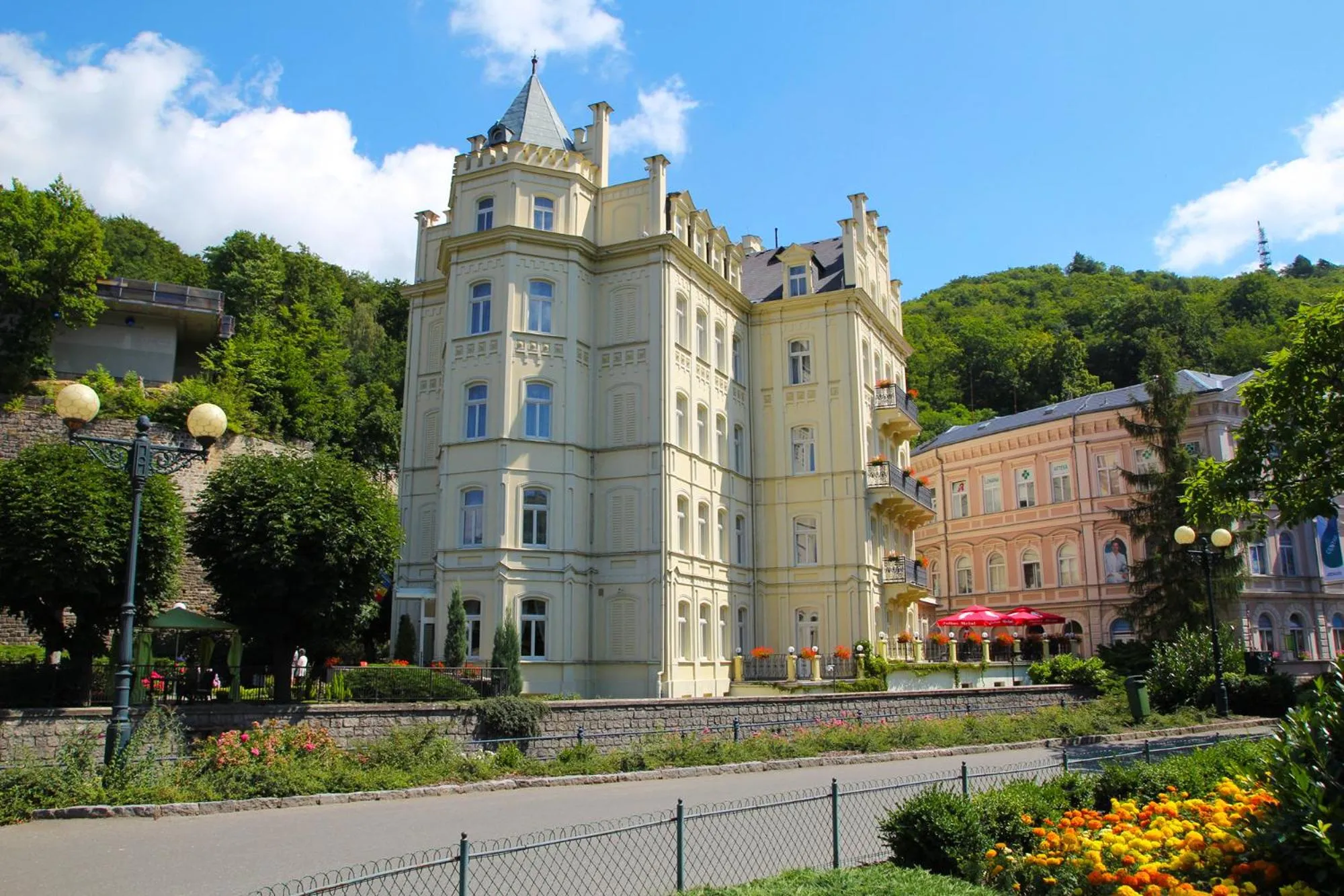 Facade/entrance in Hotel Pavlov