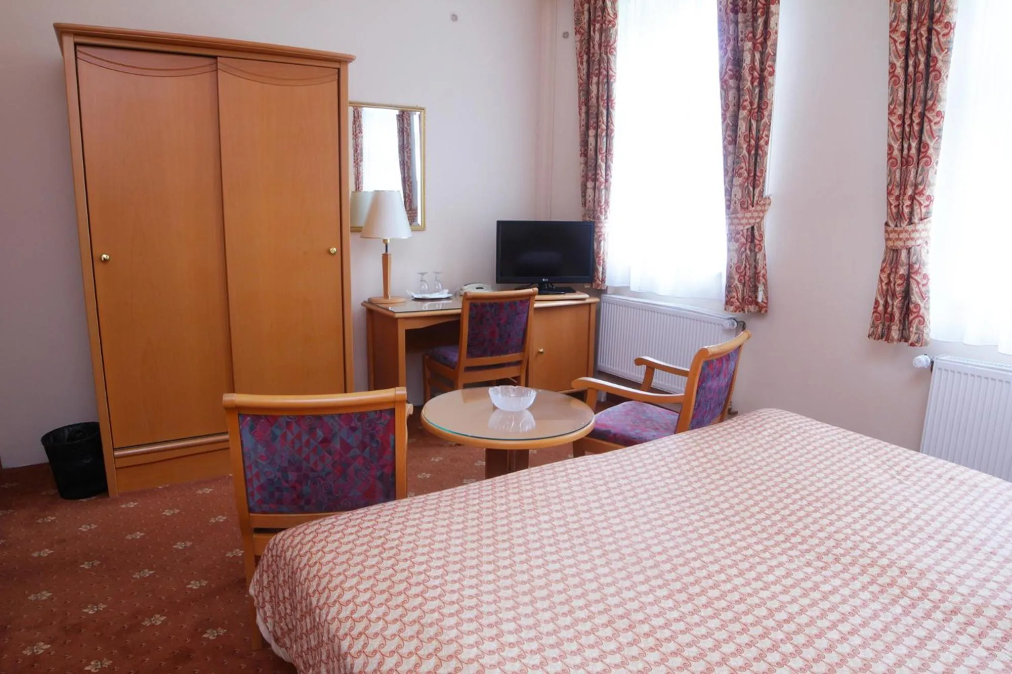 Photo of the whole room, Bed in Hotel Pavlov