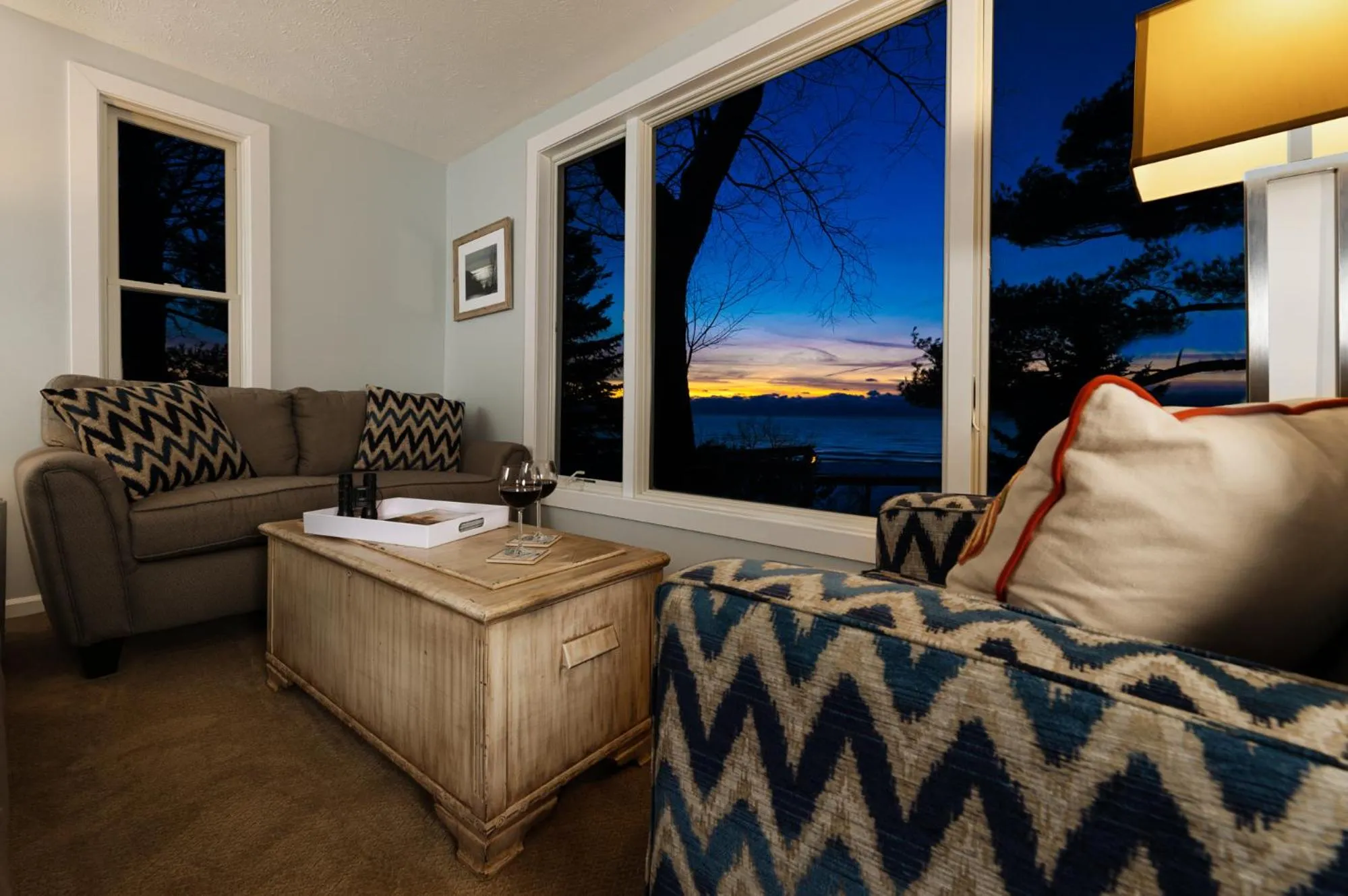 Living room in Looking Glass Beachfront Inn