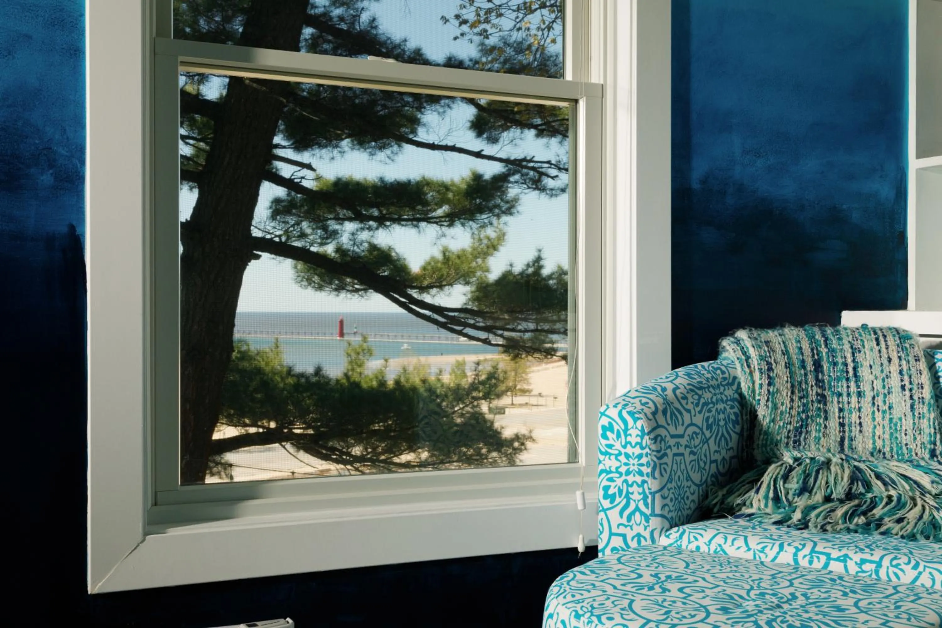 Seating area in Looking Glass Beachfront Inn