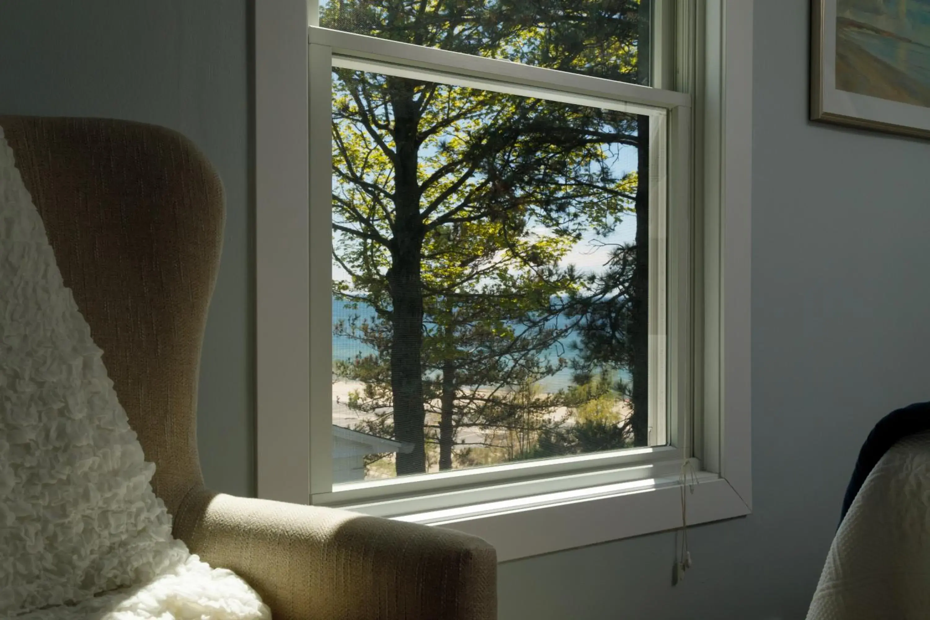 Double Room with Lake View - single occupancy in Looking Glass Beachfront Inn Double Room with Lake View - single occupancy in Looking Glass Beachfront Inn