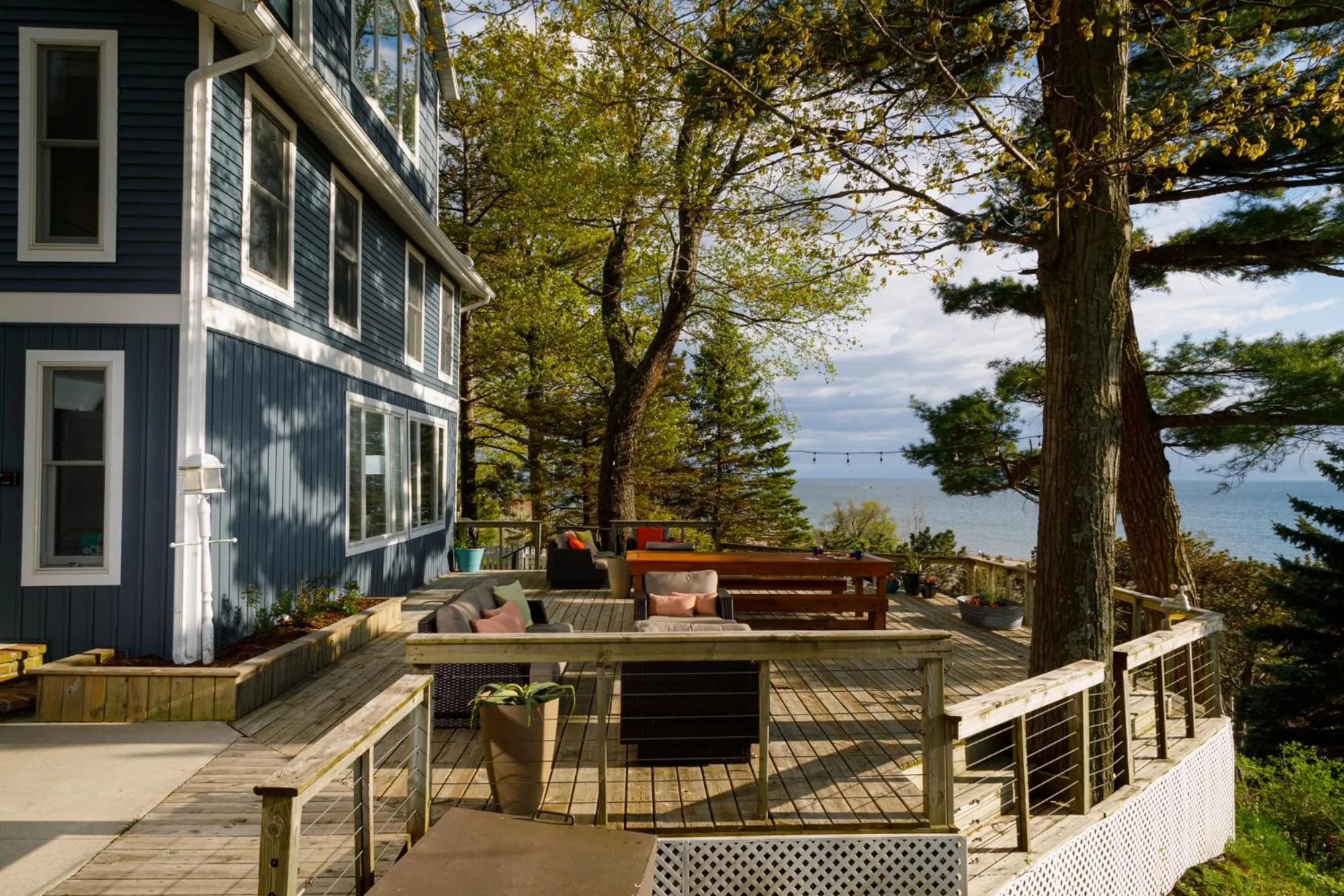Balcony/Terrace in Looking Glass Beachfront Inn