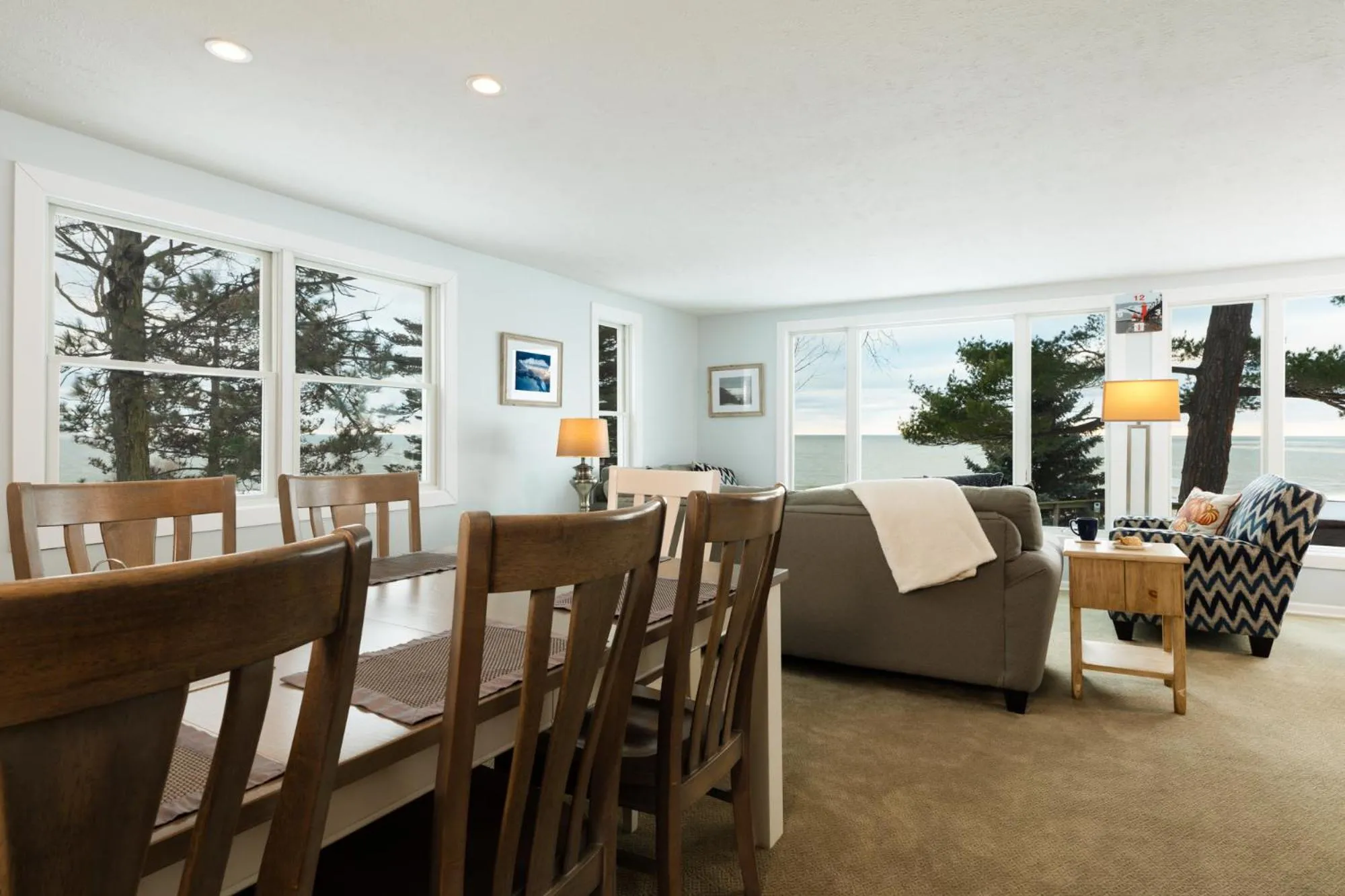 Dining area in Looking Glass Beachfront Inn