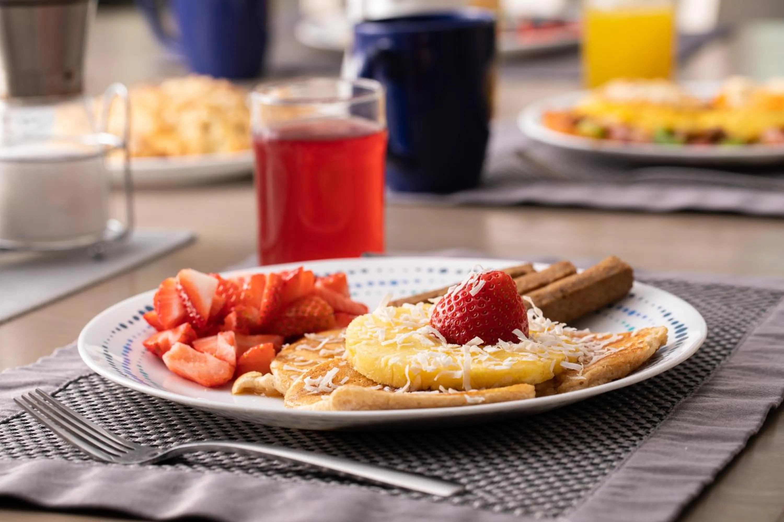 Breakfast in Looking Glass Beachfront Inn