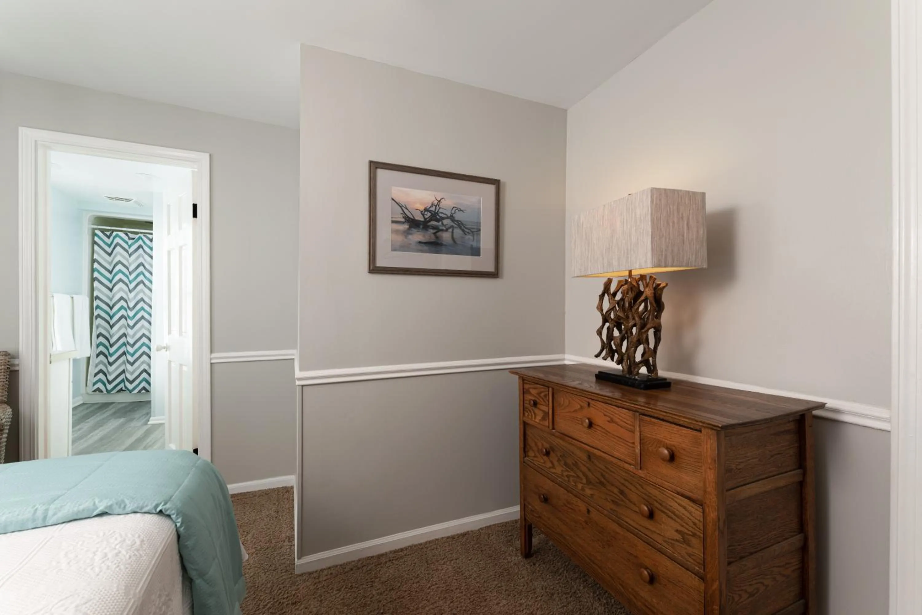 Bedroom, Bed in Looking Glass Beachfront Inn