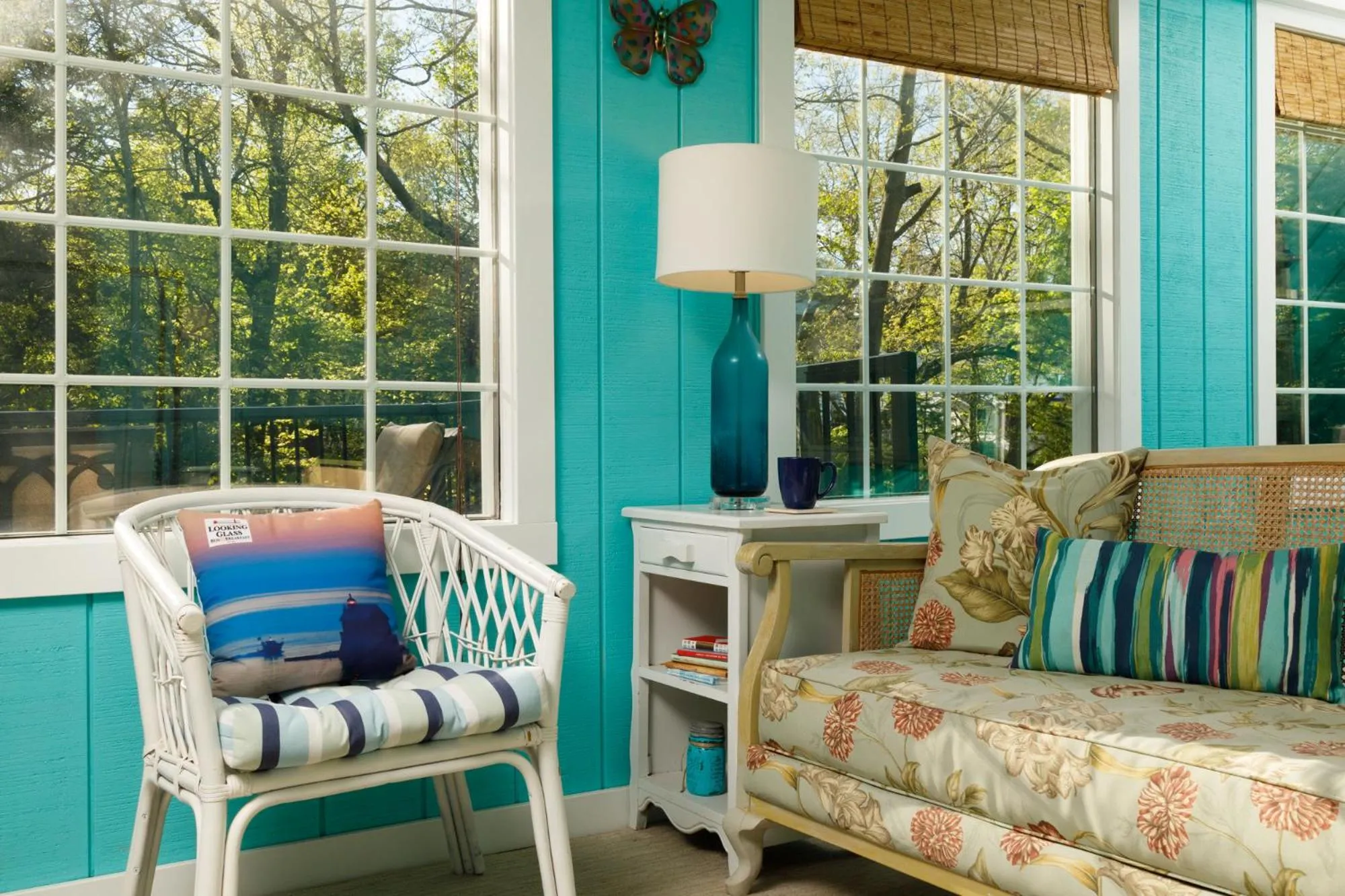 Seating area in Looking Glass Beachfront Inn