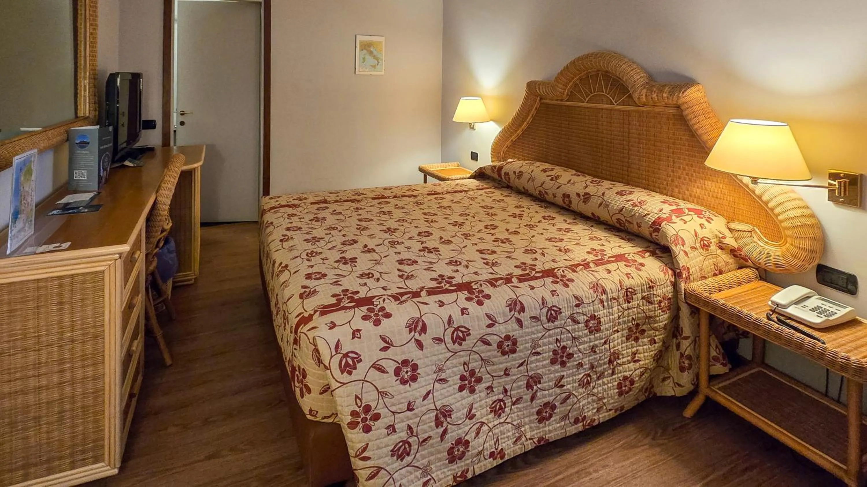 Bedroom, Bed in Hotel Dei Tigli