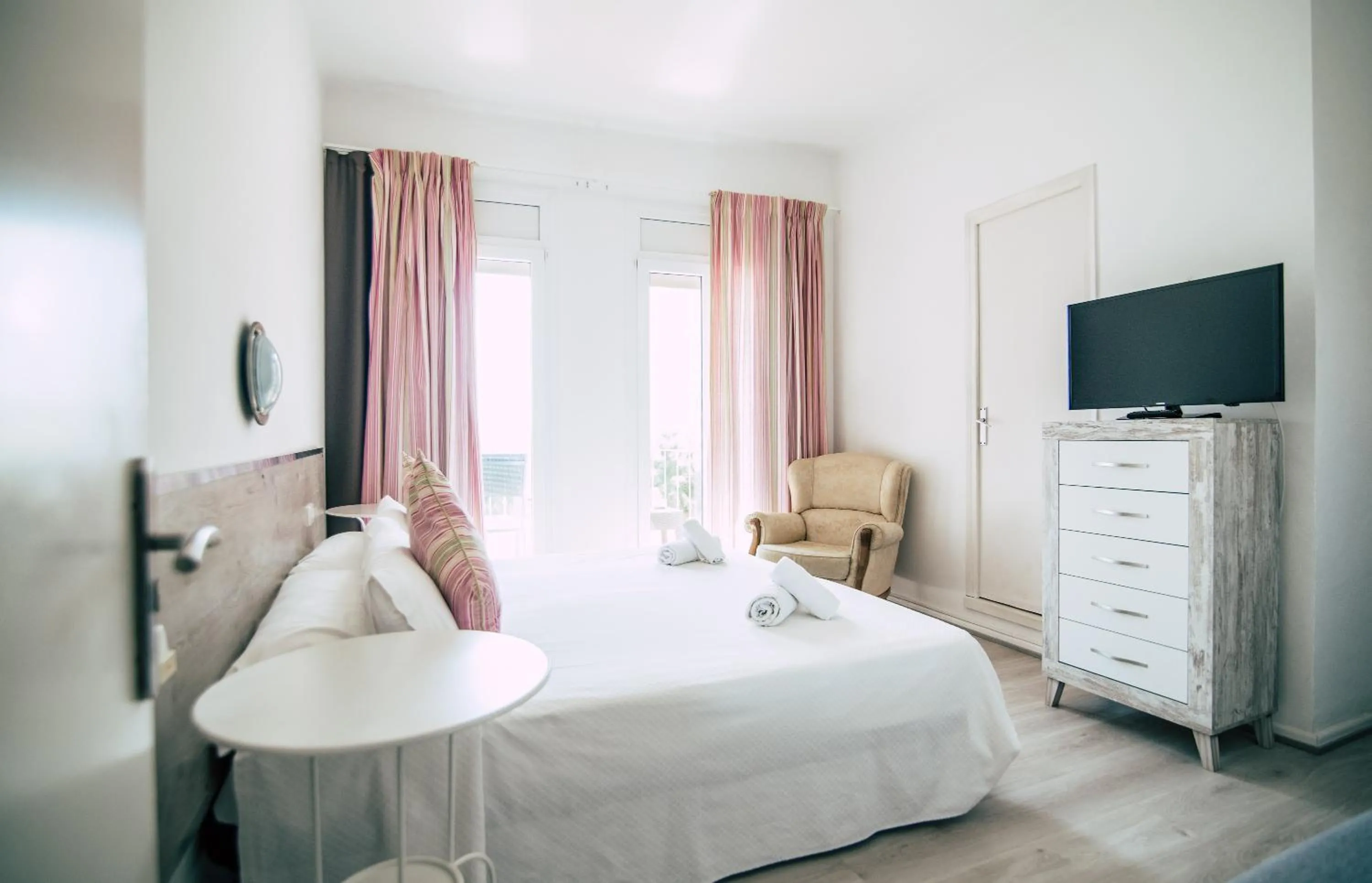 Photo of the whole room, Bed in Hostal La Llagosta